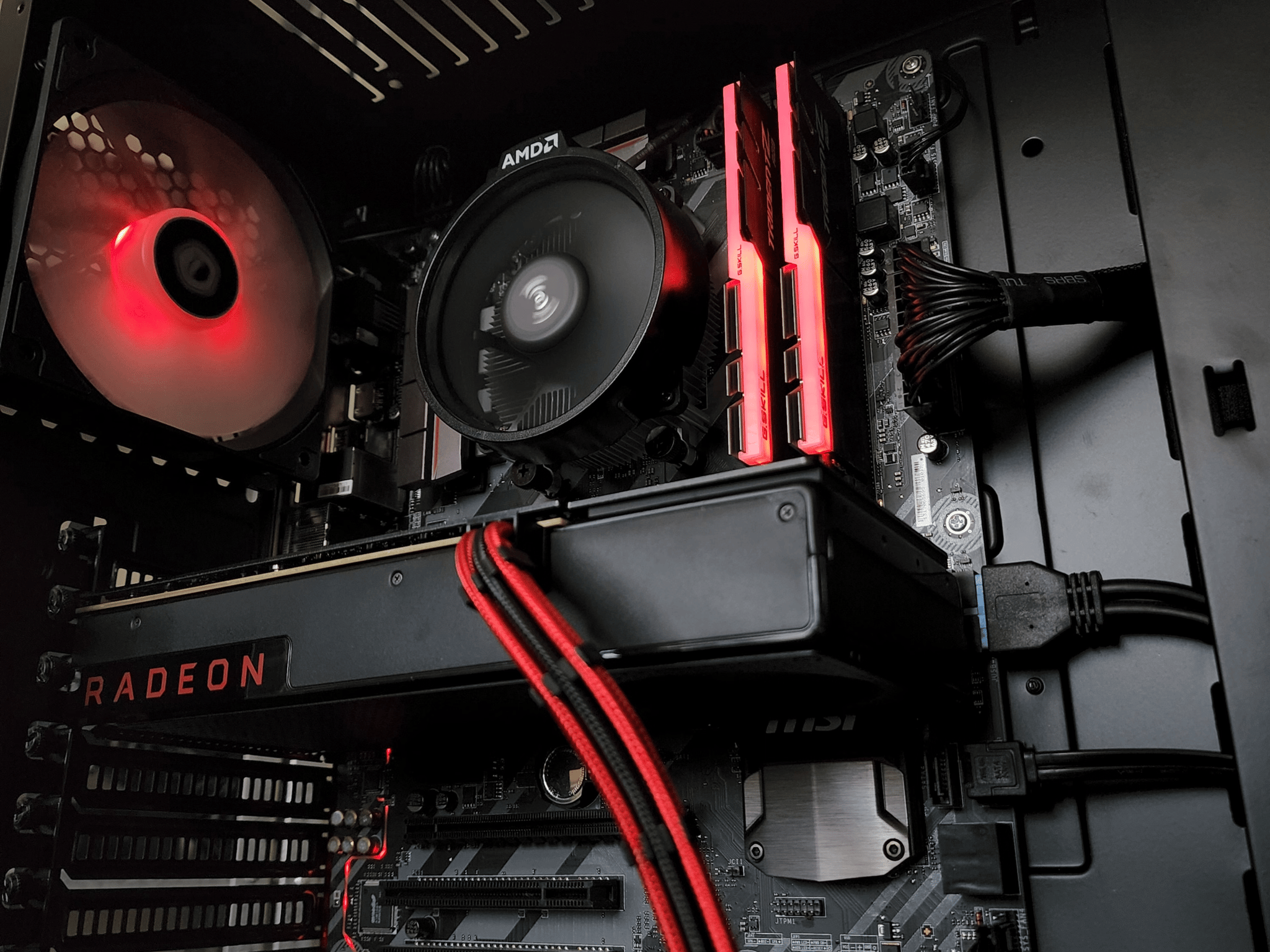 AMD Ryzen 3 2200G // XFX Radeon RX 480 8GB // GSKILL 16GB 3000MHz