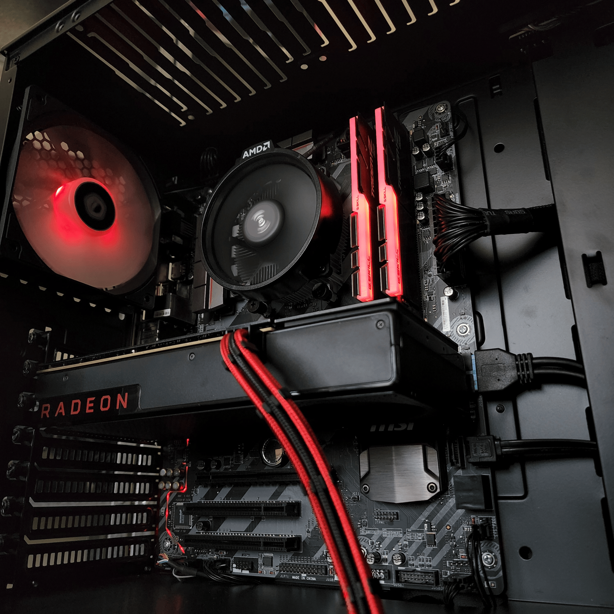 AMD Ryzen 3 2200G // XFX Radeon RX 480 8GB // GSKILL 16GB 3000MHz