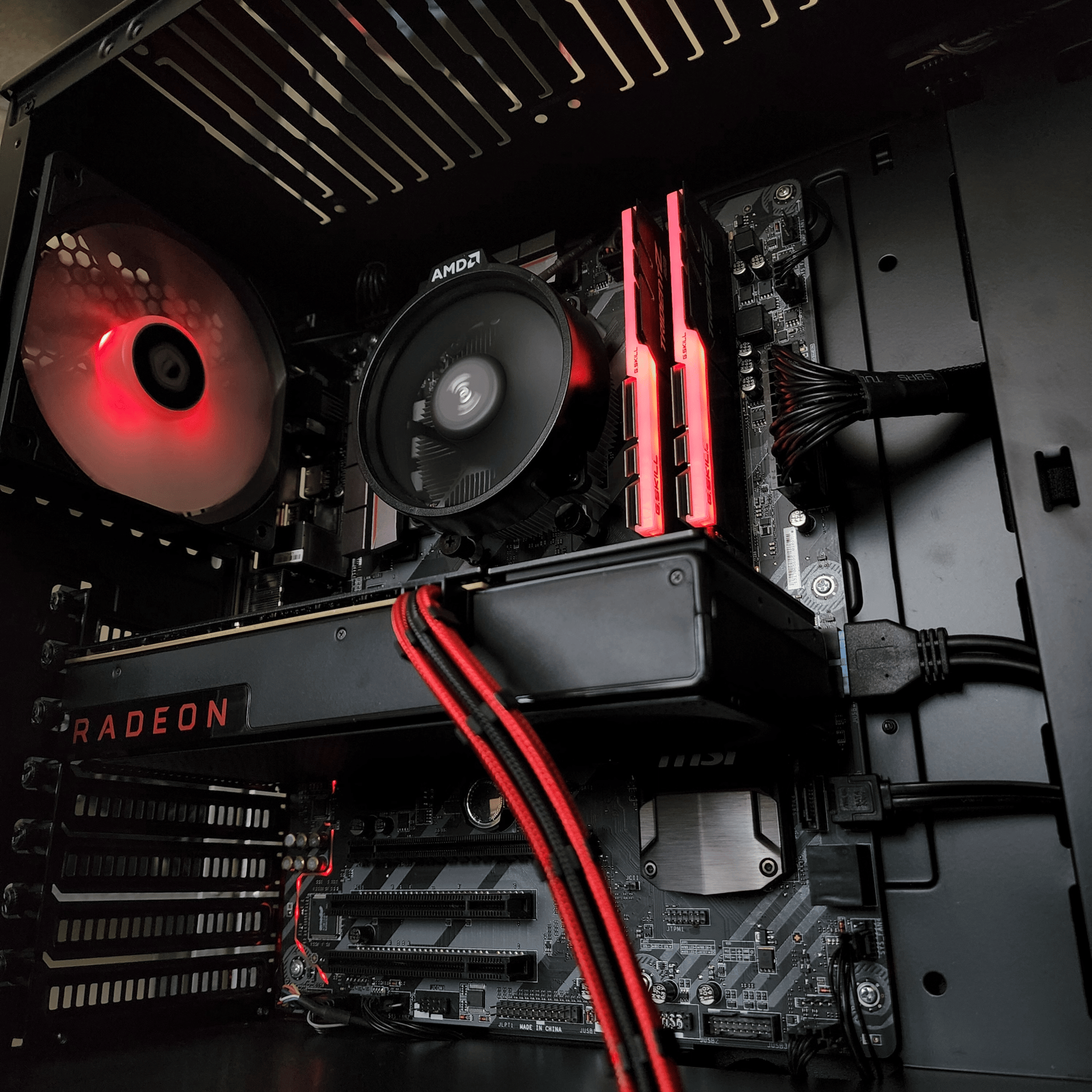 AMD Ryzen 3 2200G // XFX Radeon RX 480 8GB // GSKILL 16GB 3000MHz