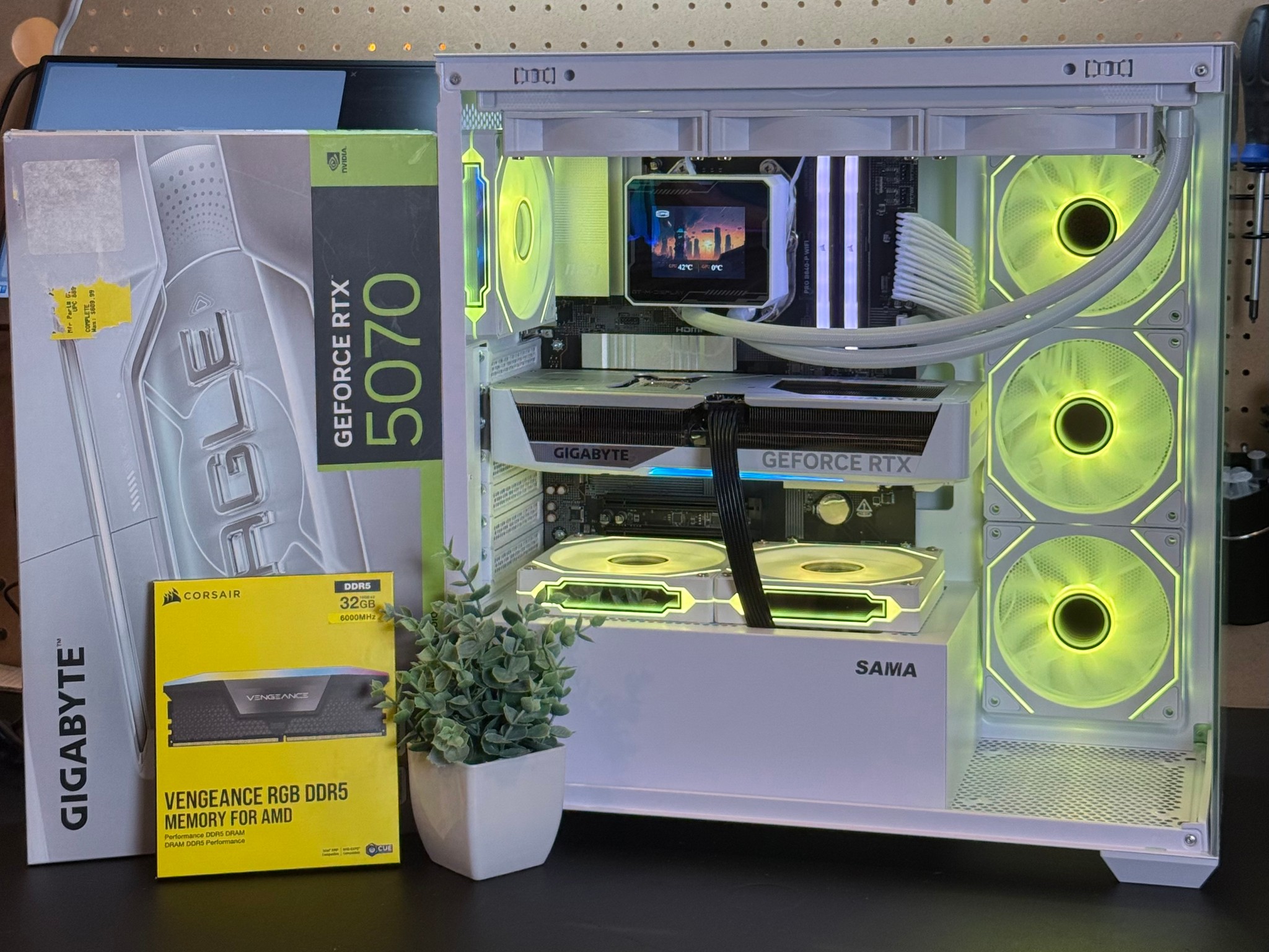 ❄️ WHITEOUT All White Gaming PC | RTX 5070 | Ryzen 7 7700 | 32GB DRR5 RAM | 1TB | Windows 11