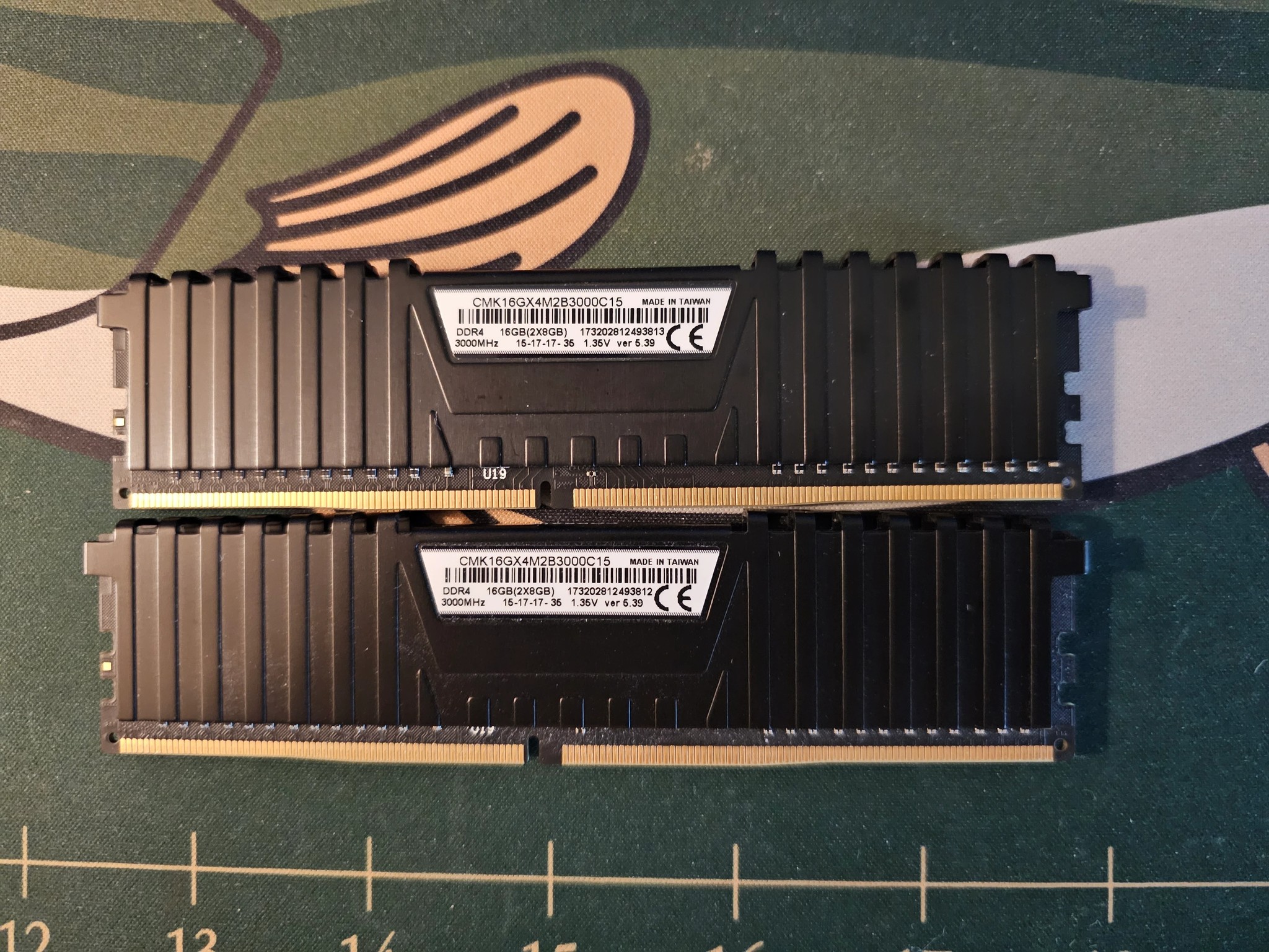 CORSAIR VENGEANCE LPX DDR4 RAM 16GB (2x8GB) 3000MHz CL15-17-17-35