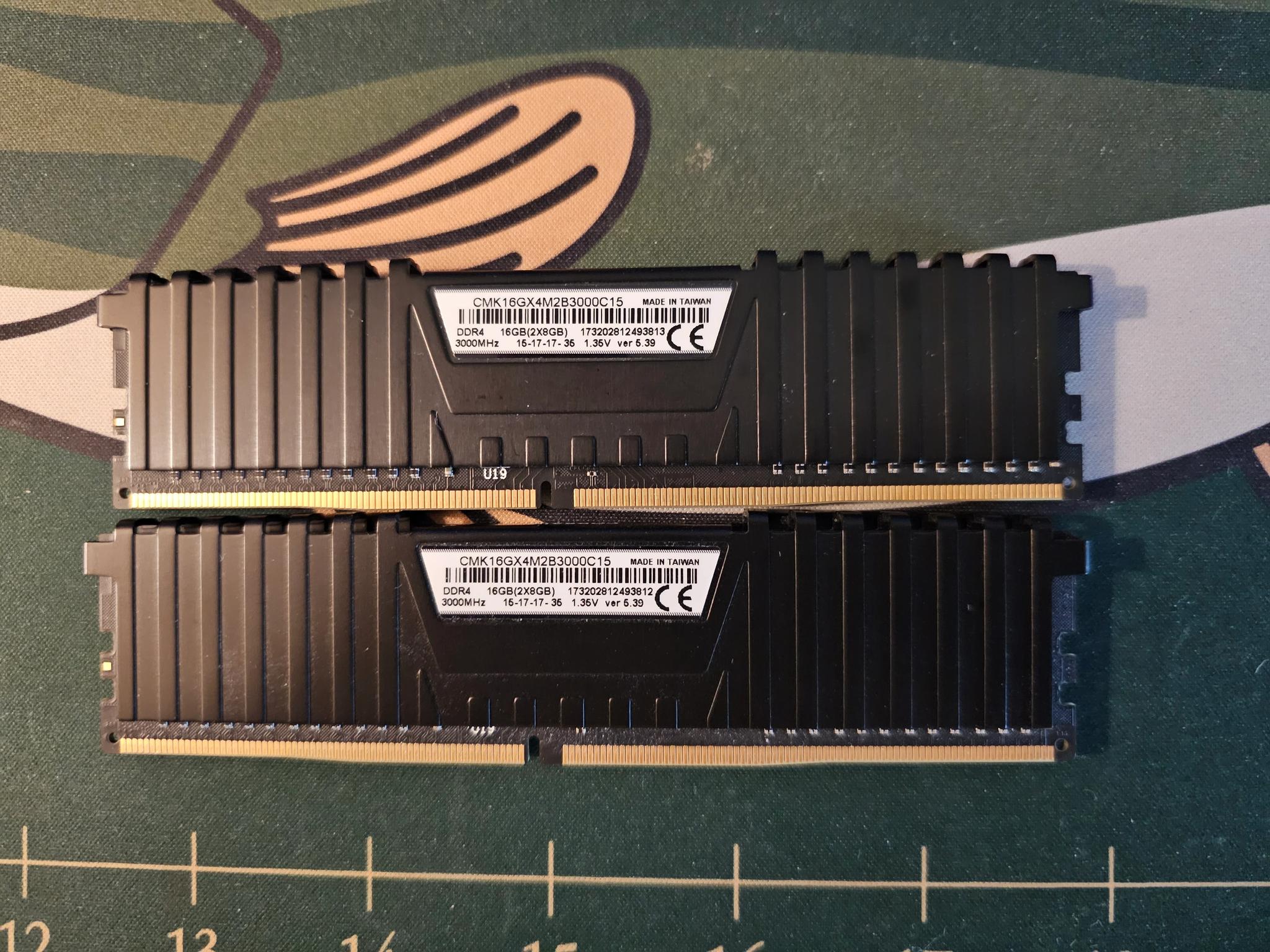 CORSAIR VENGEANCE LPX DDR4 RAM 16GB (2x8GB) 3000MHz CL15-17-17-35