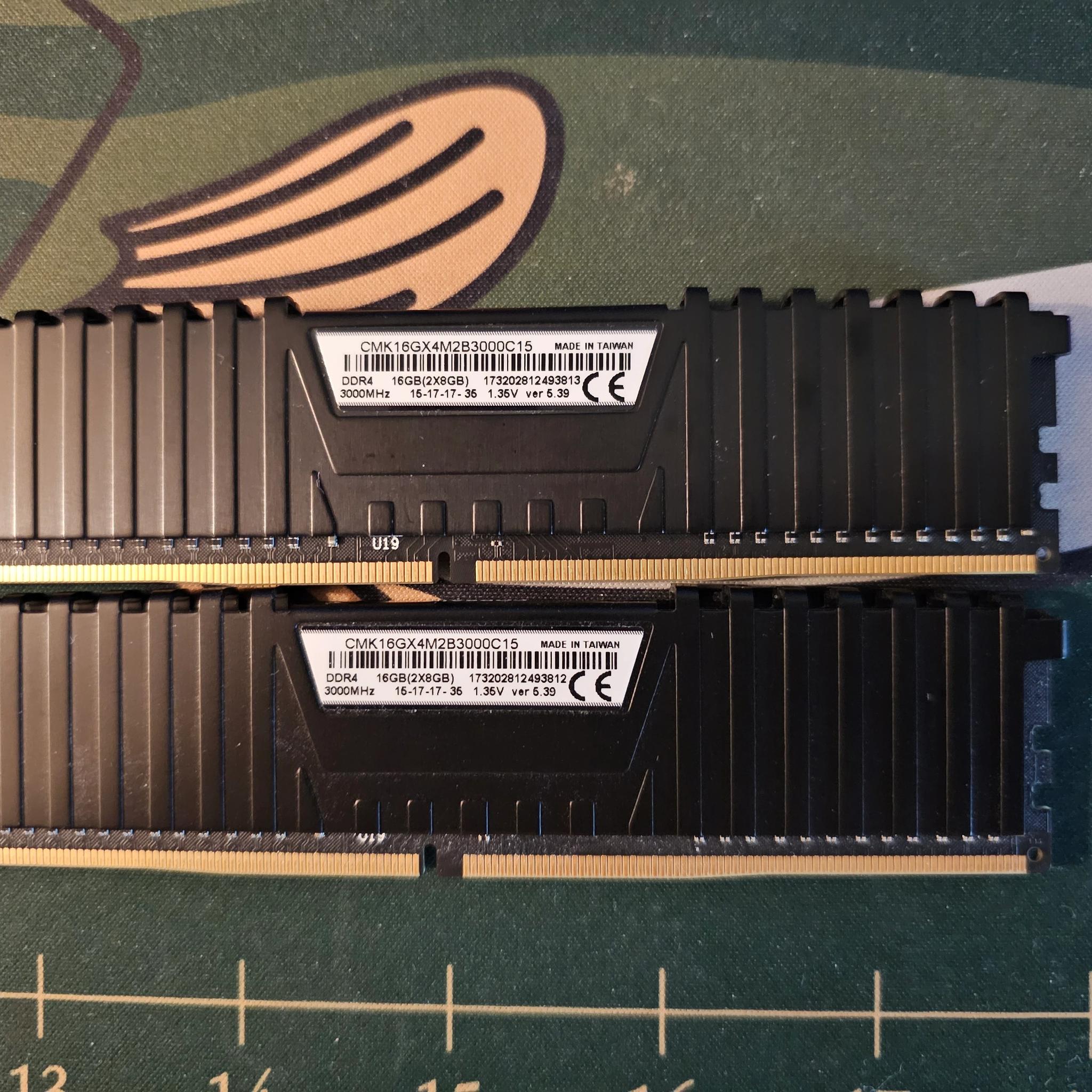 CORSAIR VENGEANCE LPX DDR4 RAM 16GB (2x8GB) 3000MHz CL15-17-17-35