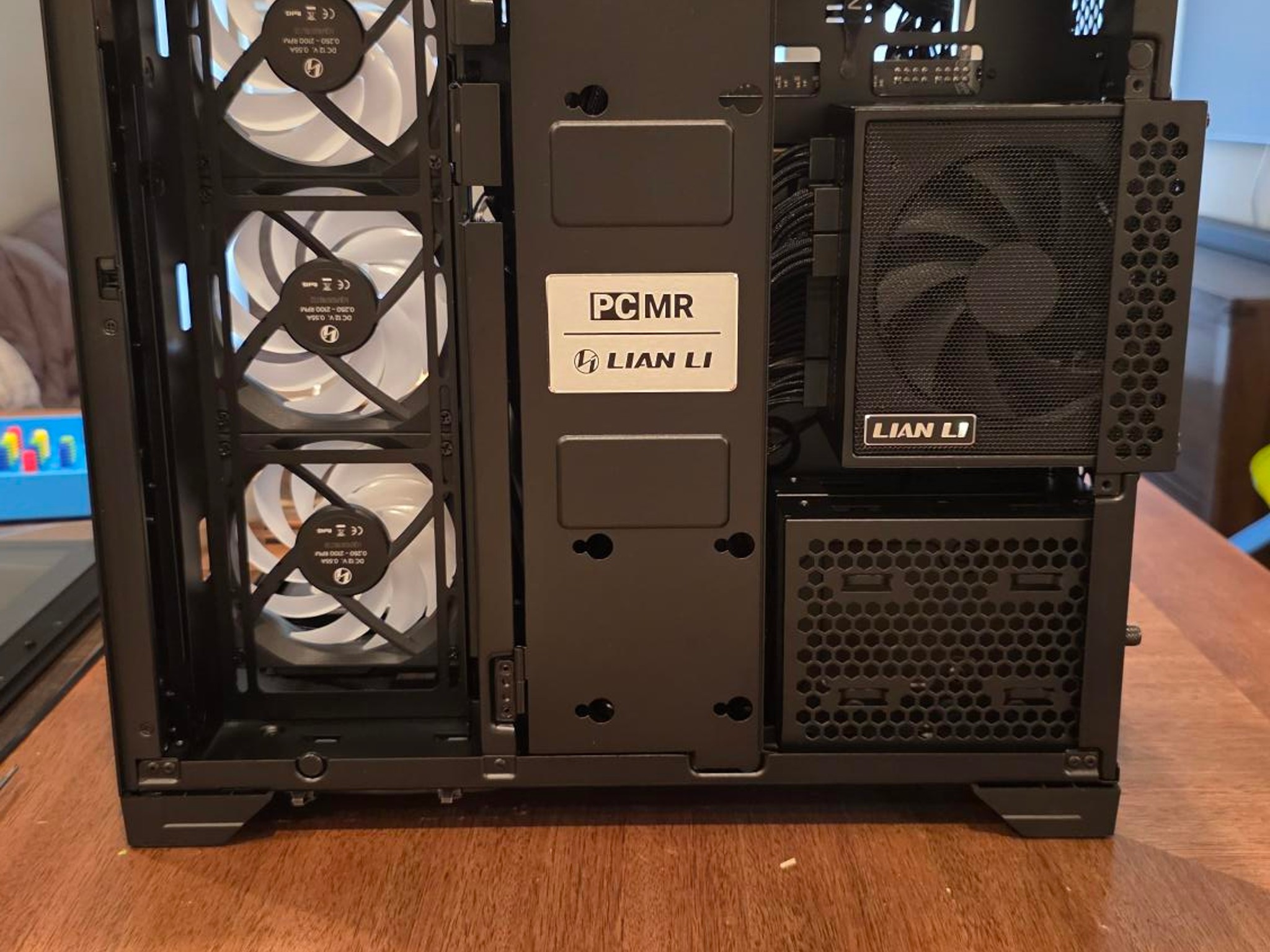 Radeon RX 9070 XT Custom Gaming PC - Ryzen 7 9800X3D, 32GB RAM
