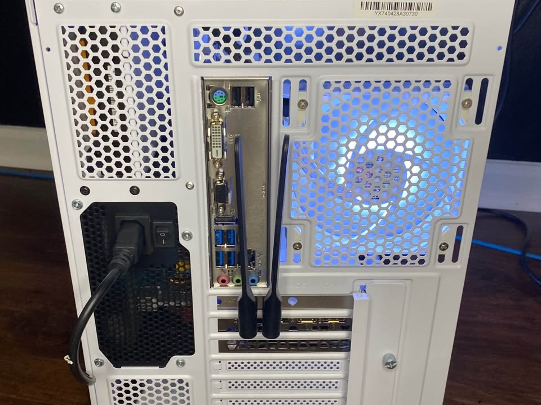 White Gaming PC (GTX 1660 TI 6GB + AMD Ryzen 5 3600 + 16GB DDR4 + HDD + SSD)