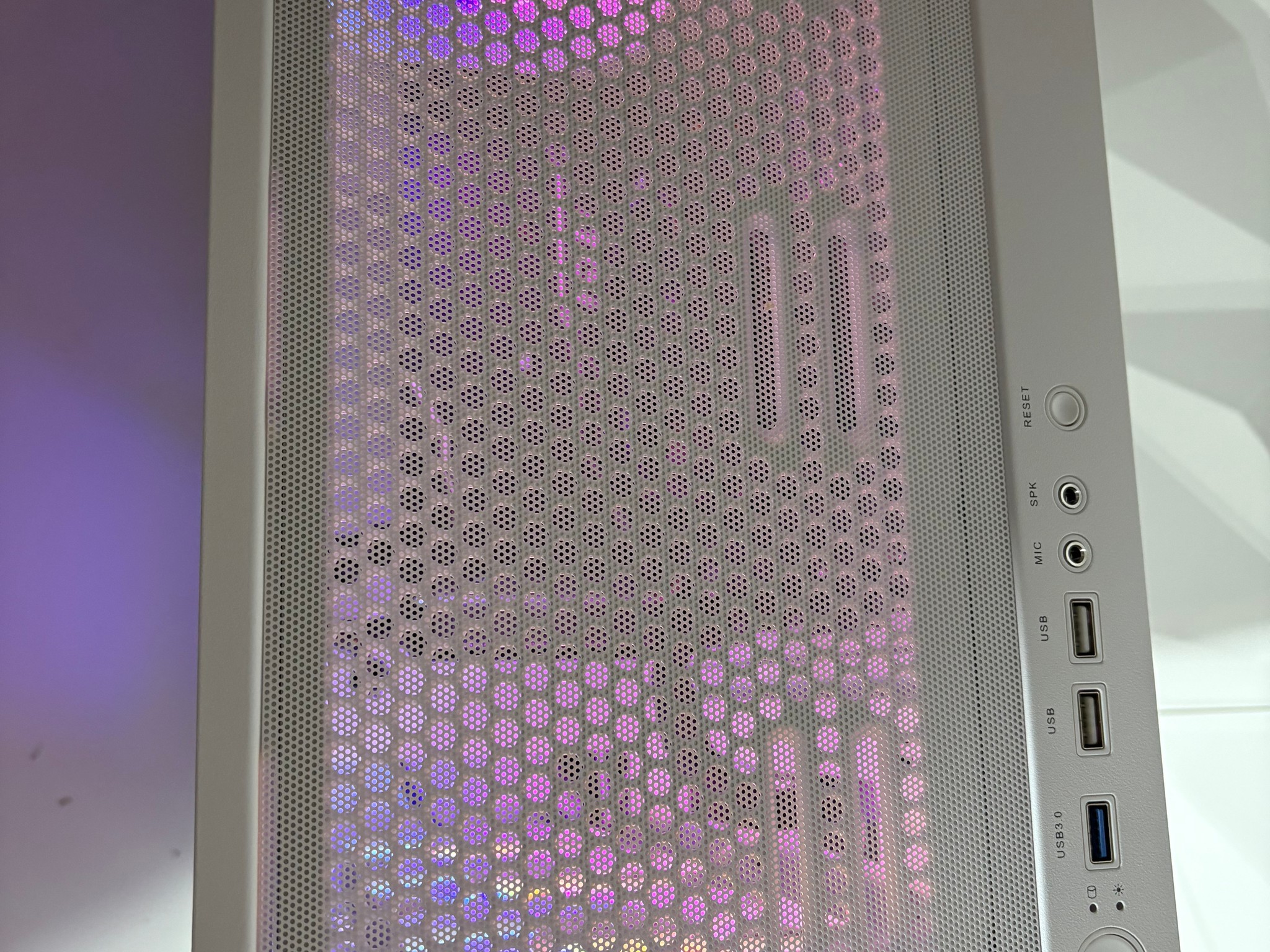//Frost Gaming PC// - Ryzen 7 2700X, RTX 2060, 16GB Ram, 1TB SSD