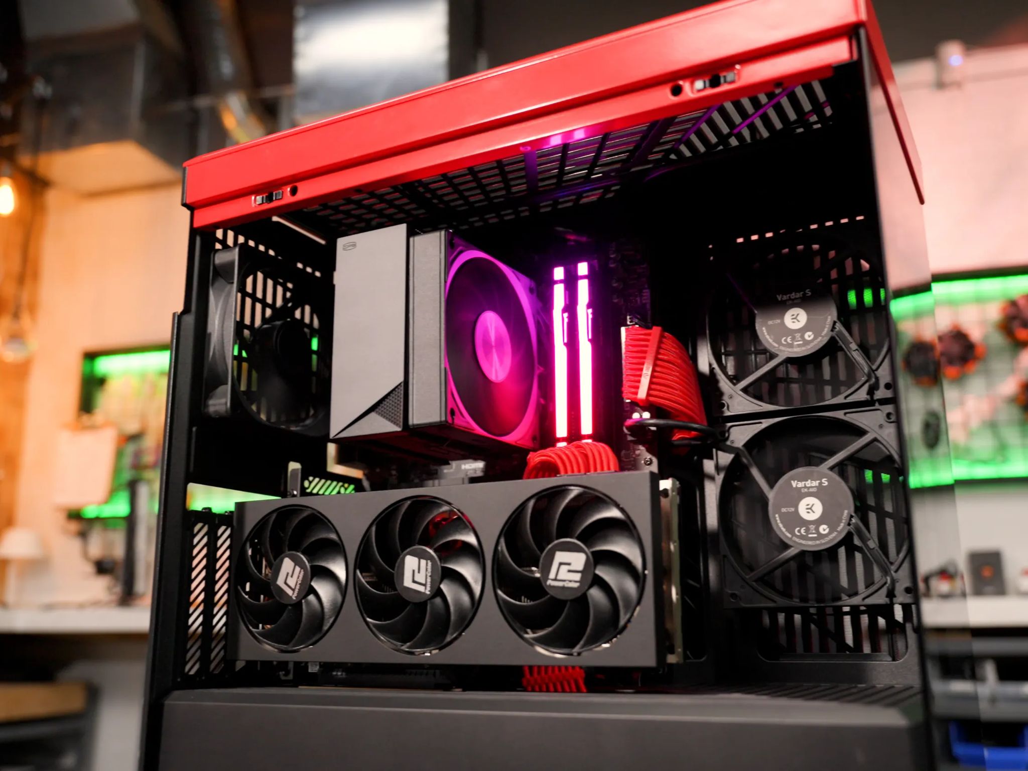 Zach’s Tech Turf | LTT PC Challenge Build – Ryzen 5 7600X + RX 7800 XT