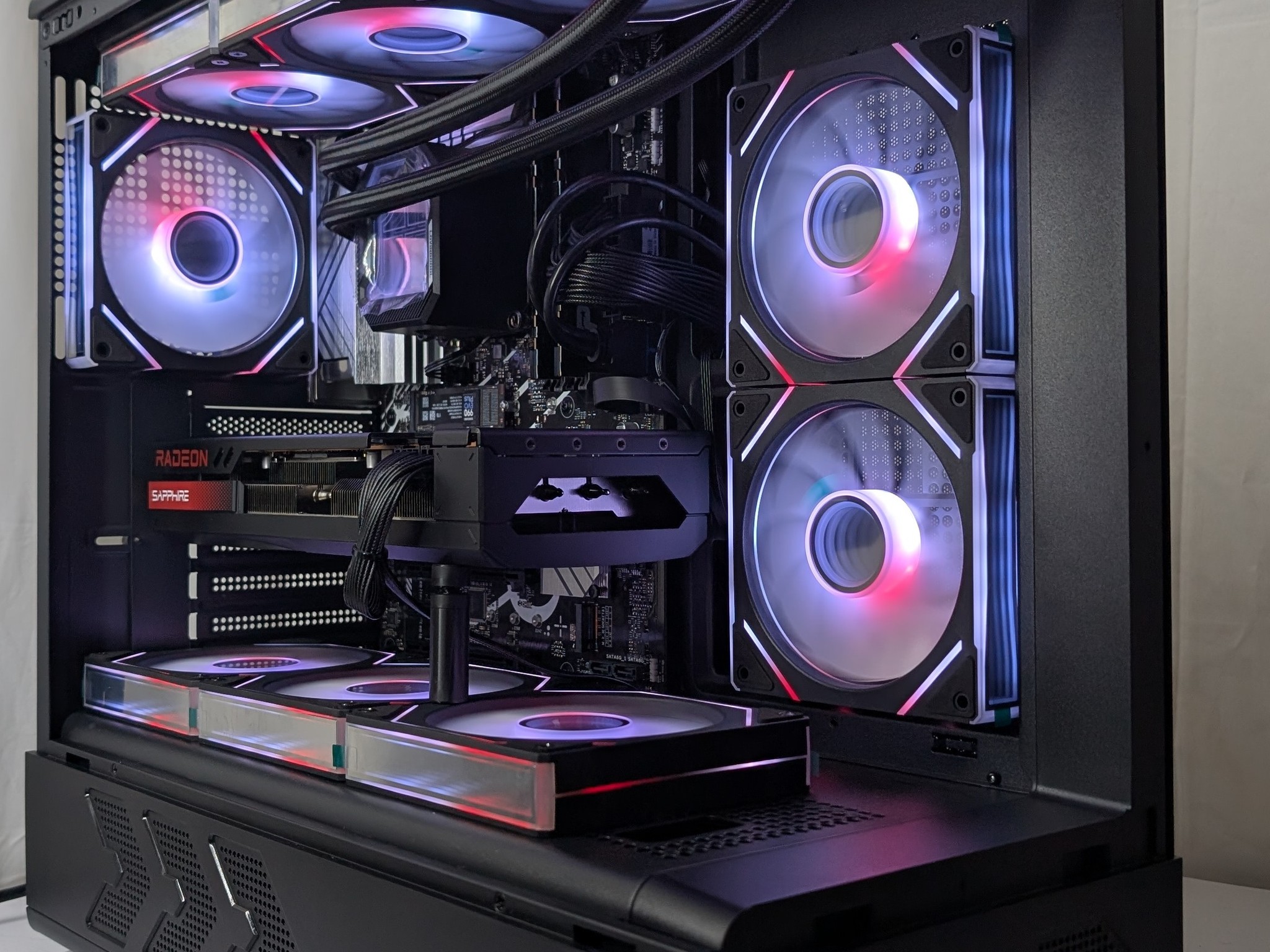RX 7800XT | I5 12400F | 16GB DDR5 | 1TB NVME | 650W |