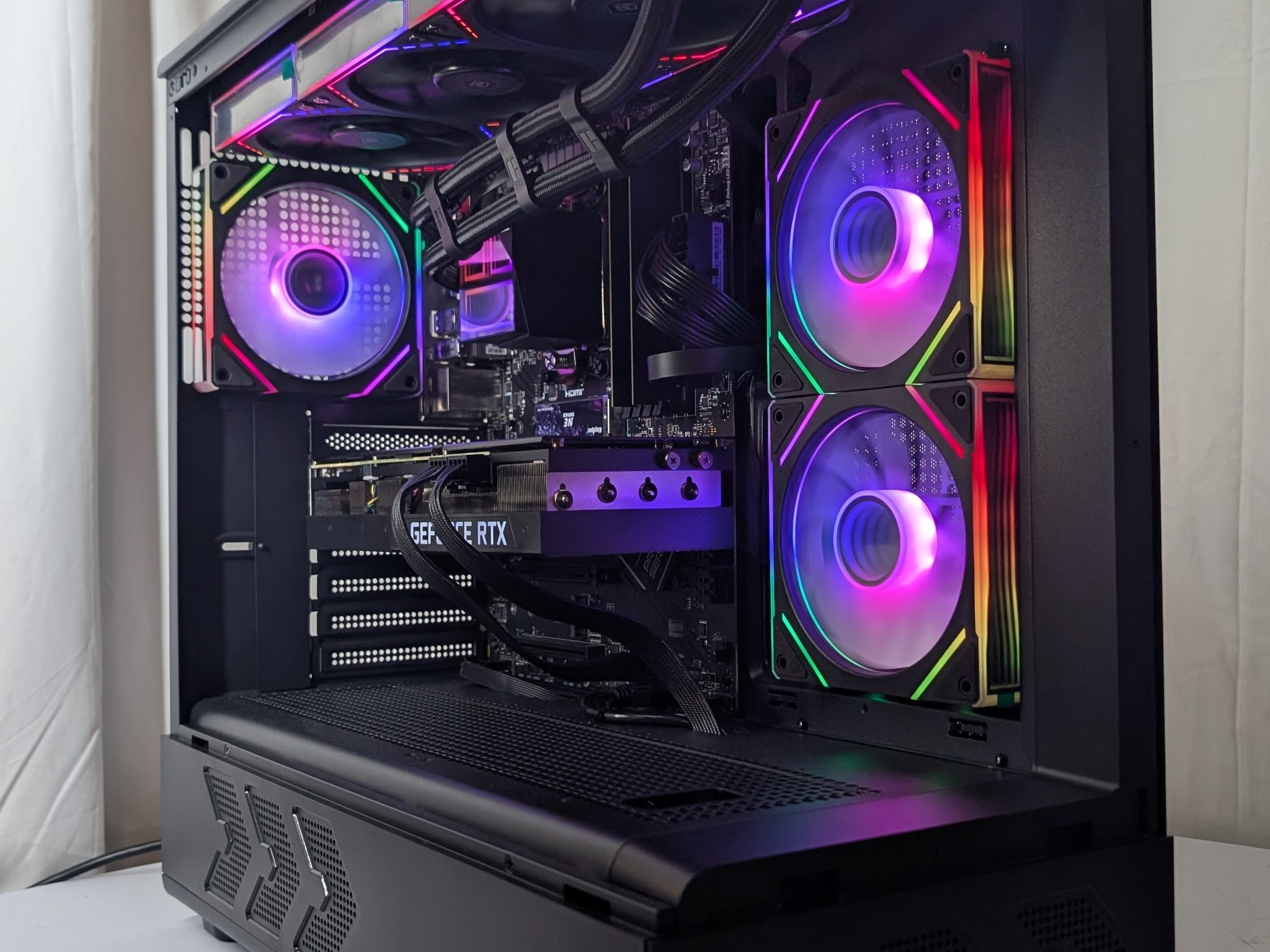 RTX 3090 | RYZEN 5 7600X | 16GB DDR5 | 1TB NVME | 1000W PSU