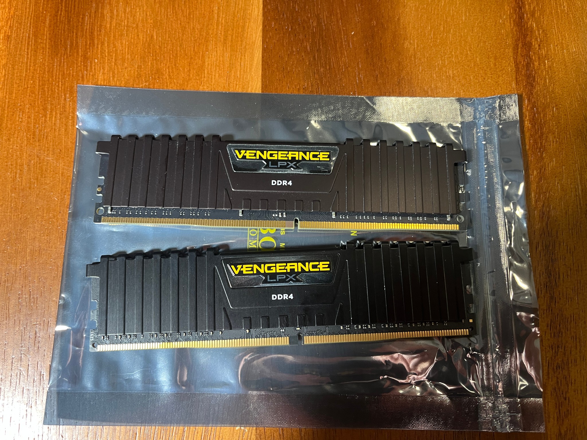Corsair Vengeance LPX 16GB(2x8GB) DDR4 2400MHz RAM CMK16GX4M2A2400C16