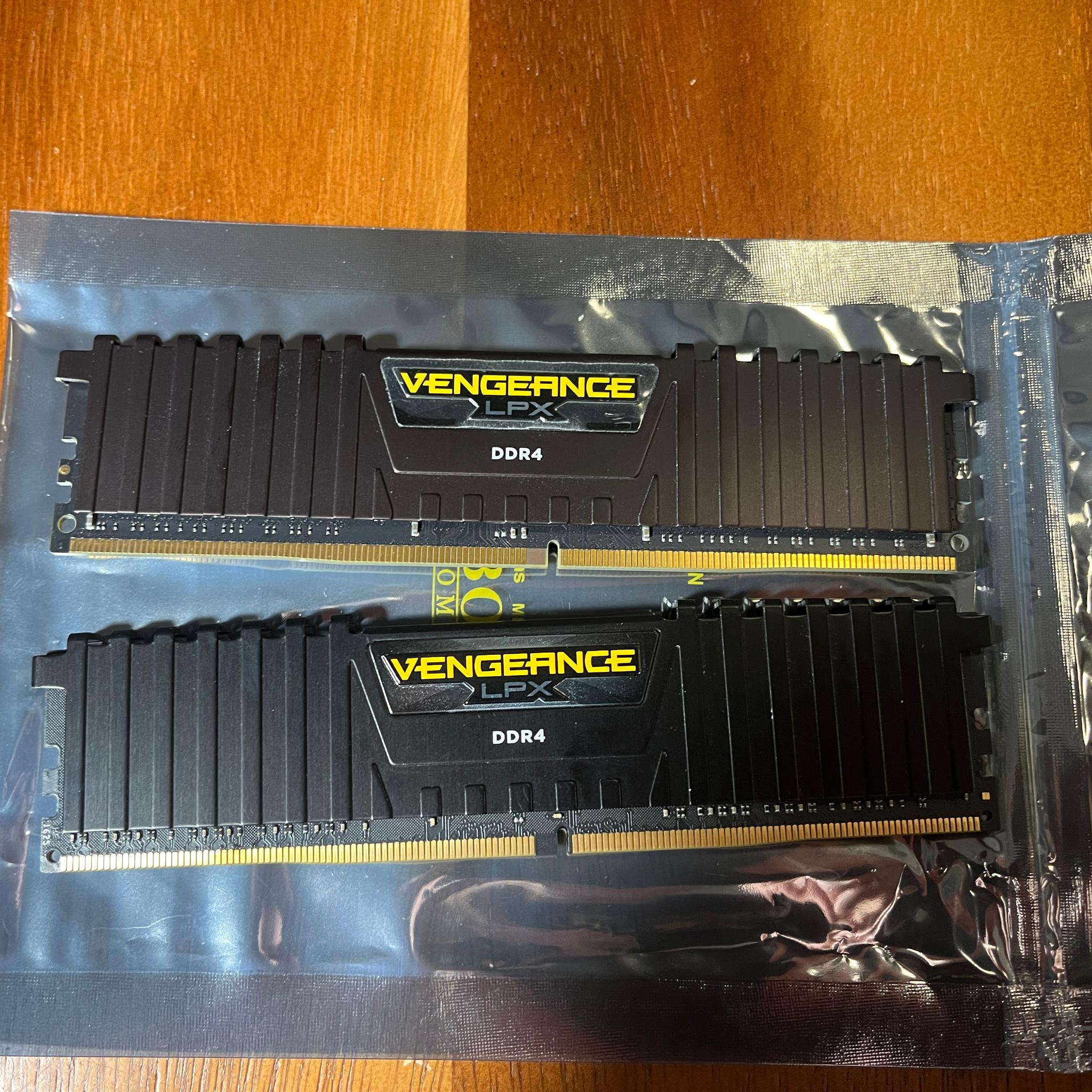 Corsair Vengeance LPX 16GB(2x8GB) DDR4 2400MHz RAM CMK16GX4M2A2400C16