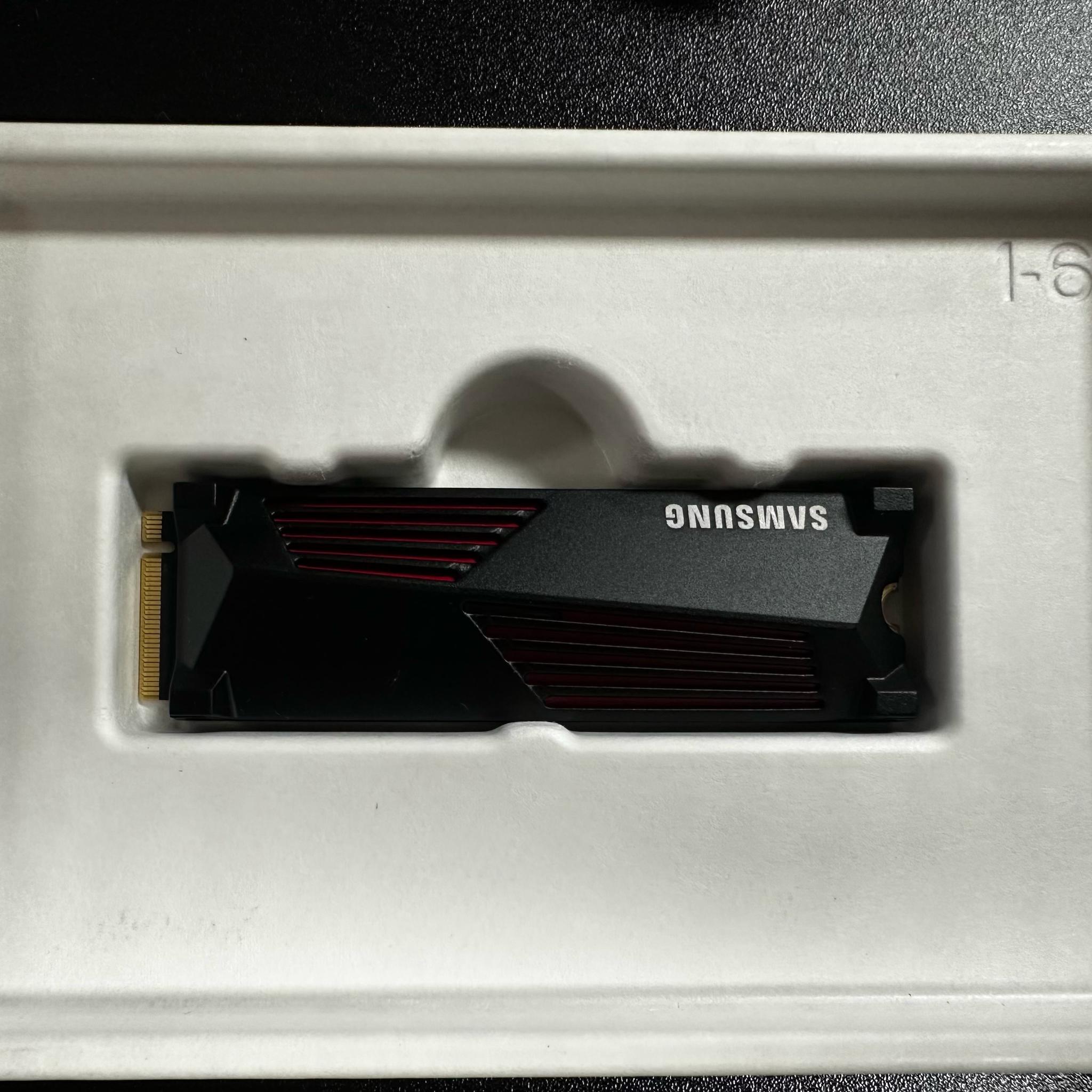 SSD 990 PRO with Heatsink