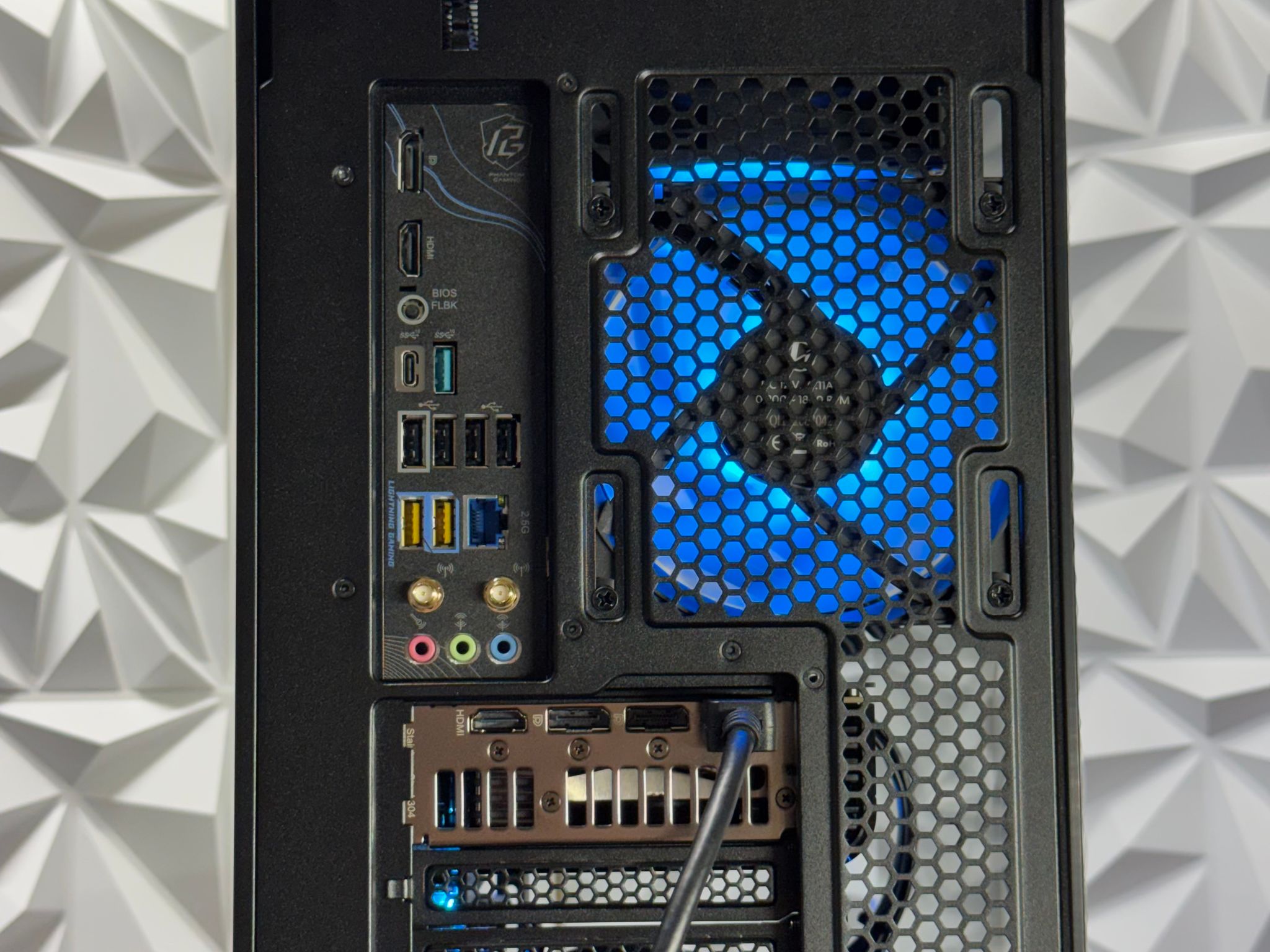 RTX 5070 / Ryzen 7 7700x / 32GB 6000MHz CL30 / 1TB storage / B850M / Windows 11 Pro