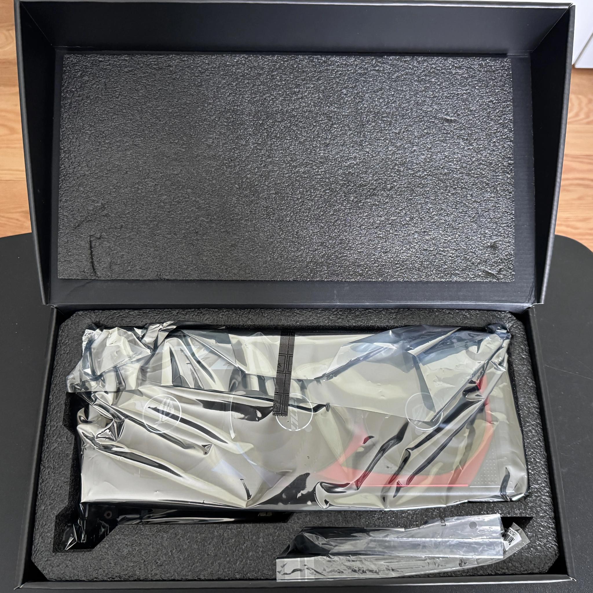 ASUS ROG Strix GeForce RTX 4070 SUPER 12GB GDDR6X OC Edition (ROG-STRIX-RTX4070S-O12G-GAMING)