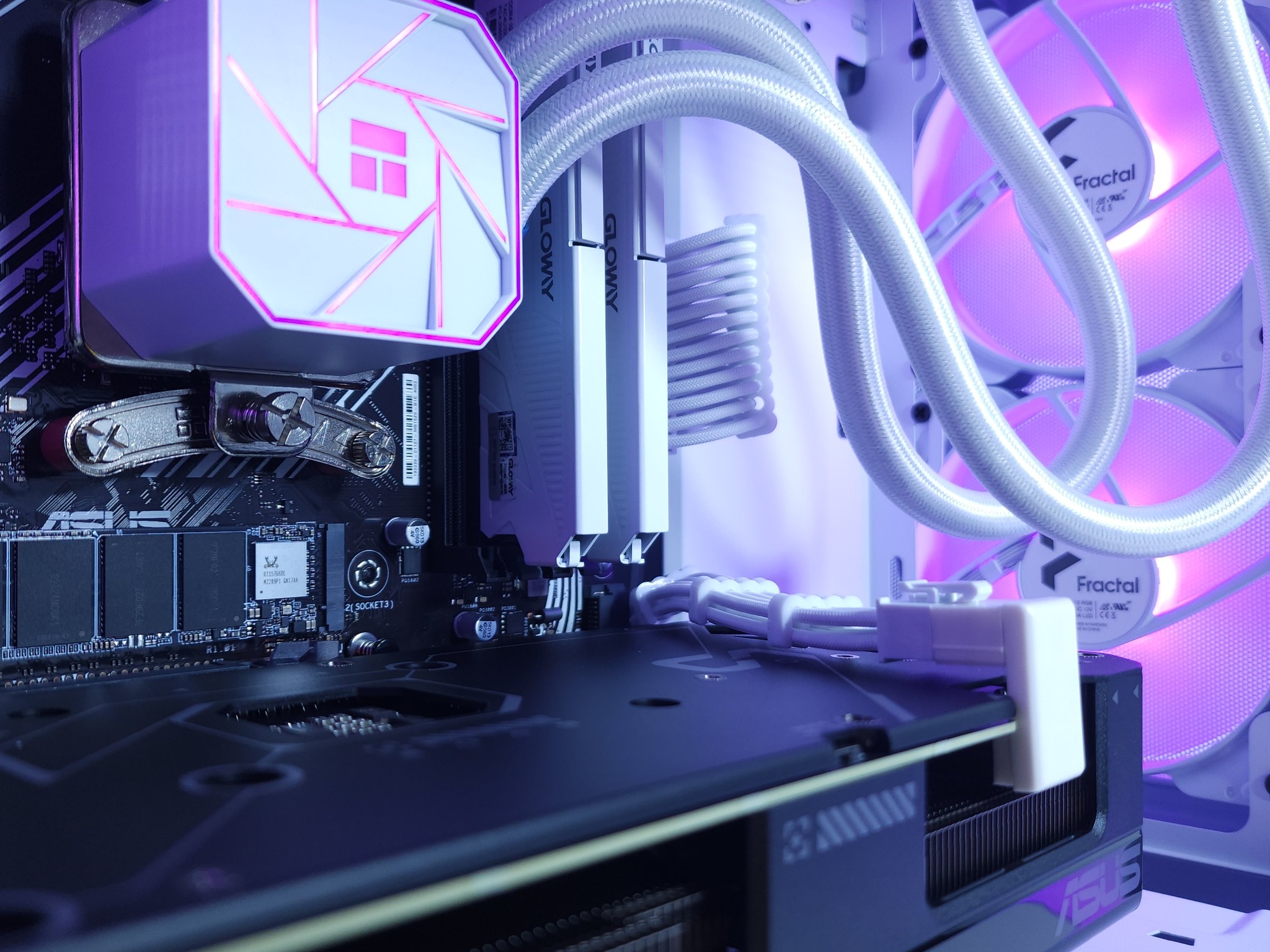 💜🤍1440p Gaming | RTX 4070 12GB | Ryzen 7 5700X | 32GB 3200MHz | 1TB M.2 NVMe SSD