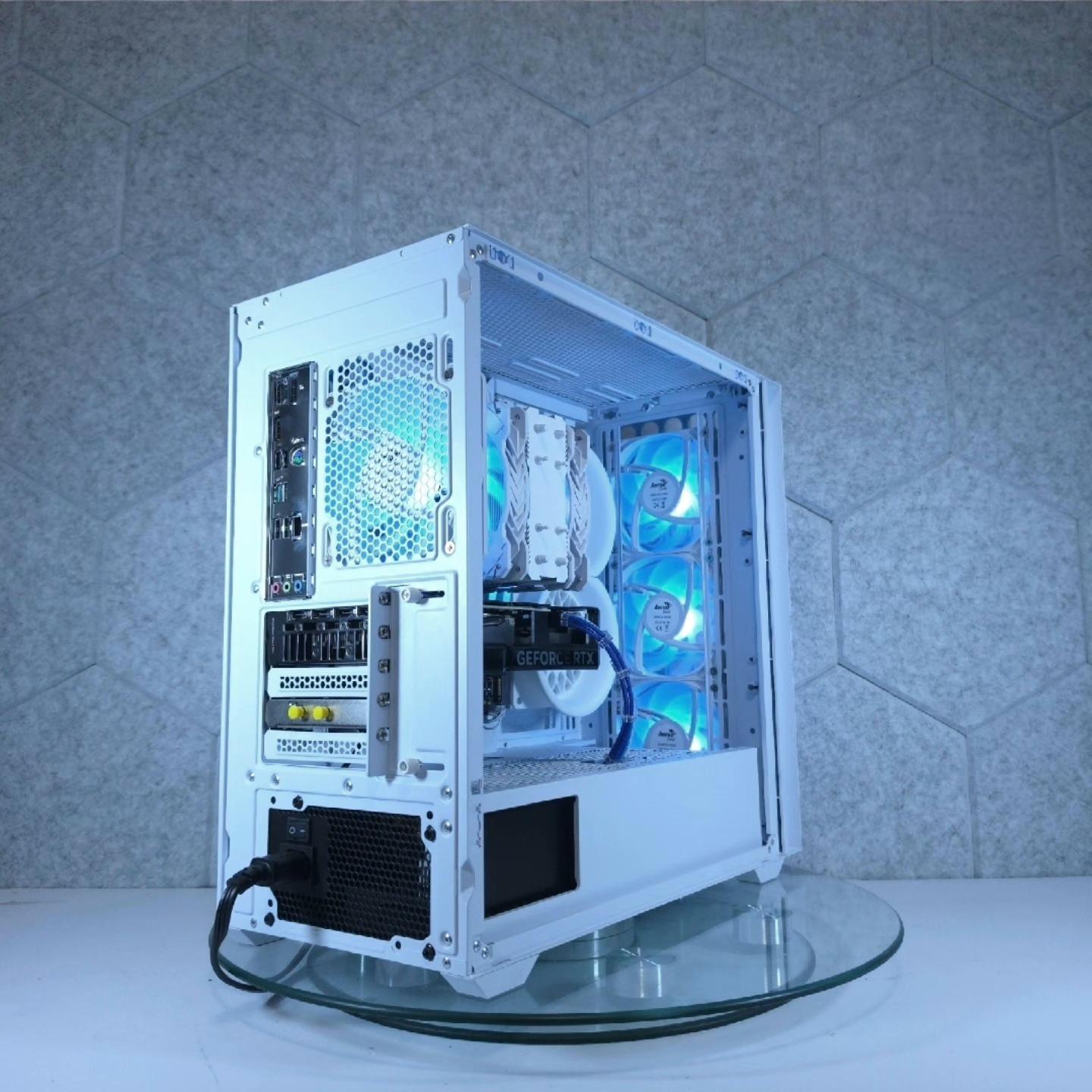 ASUS RTX 4070 💙 Core i7 14700F