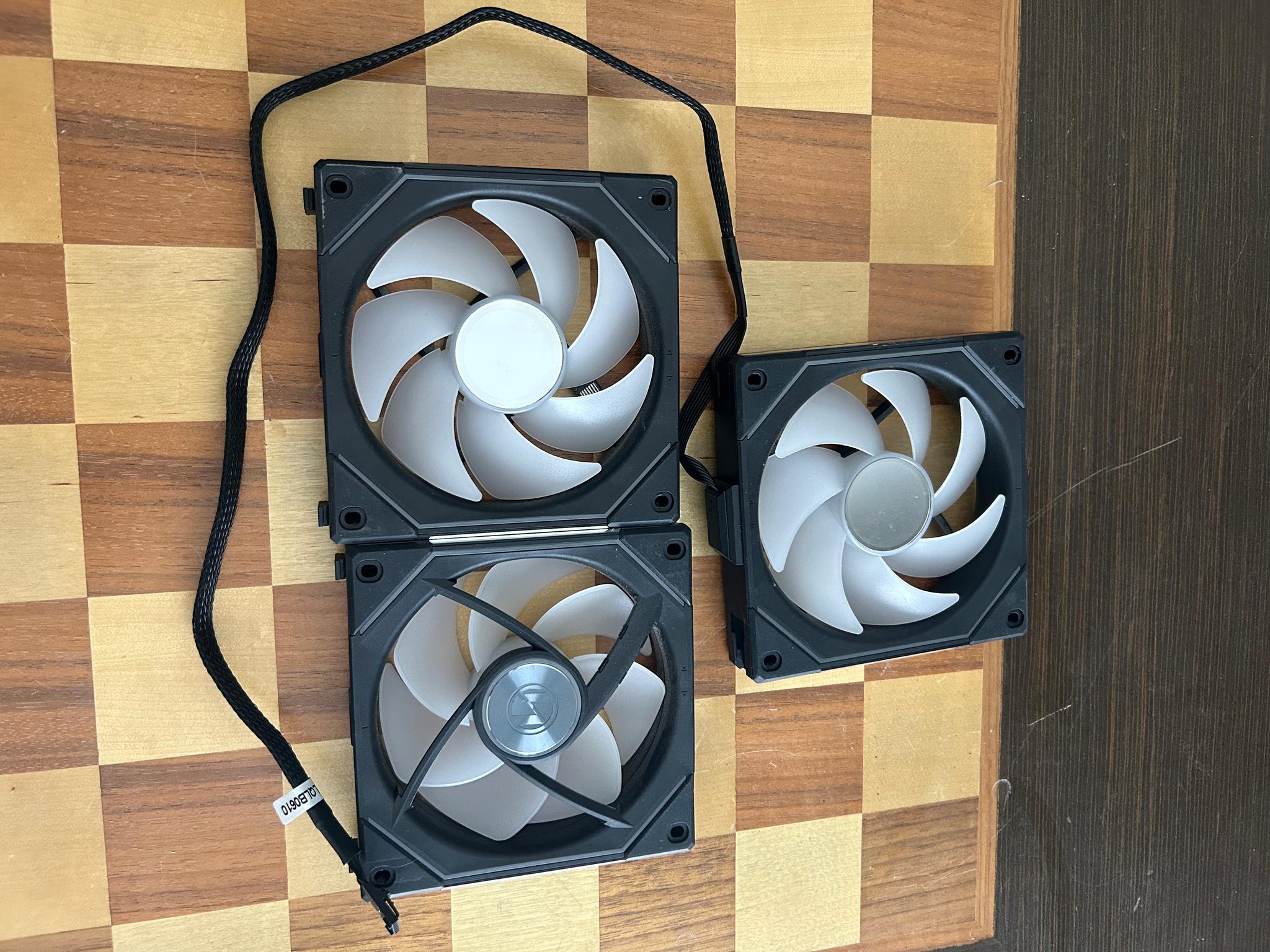Lian Li UNI Fan SL-INFINITY 3x 120mm ARGB Fans with Controller
