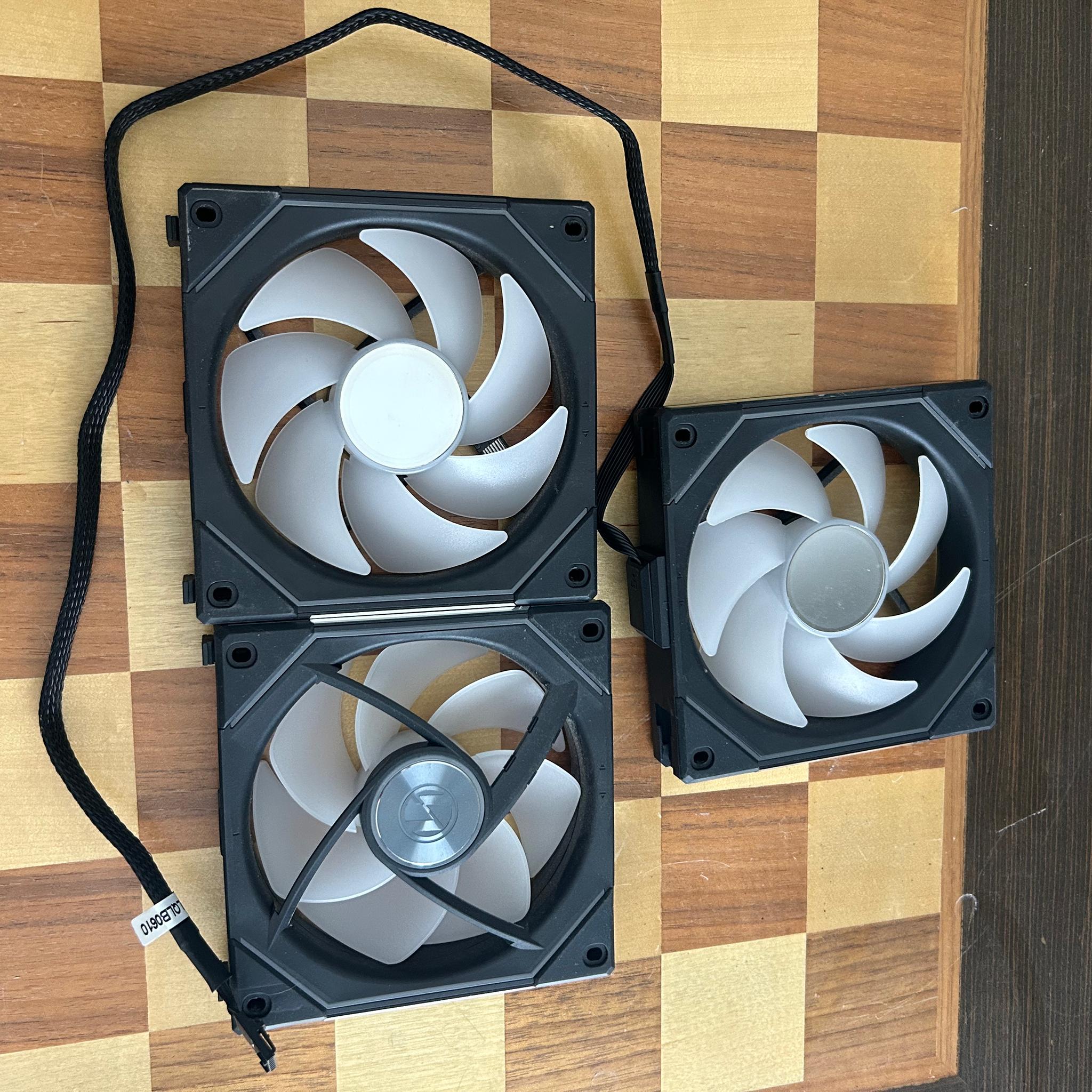 Lian Li UNI Fan SL-INFINITY 3x 120mm ARGB Fans with Controller