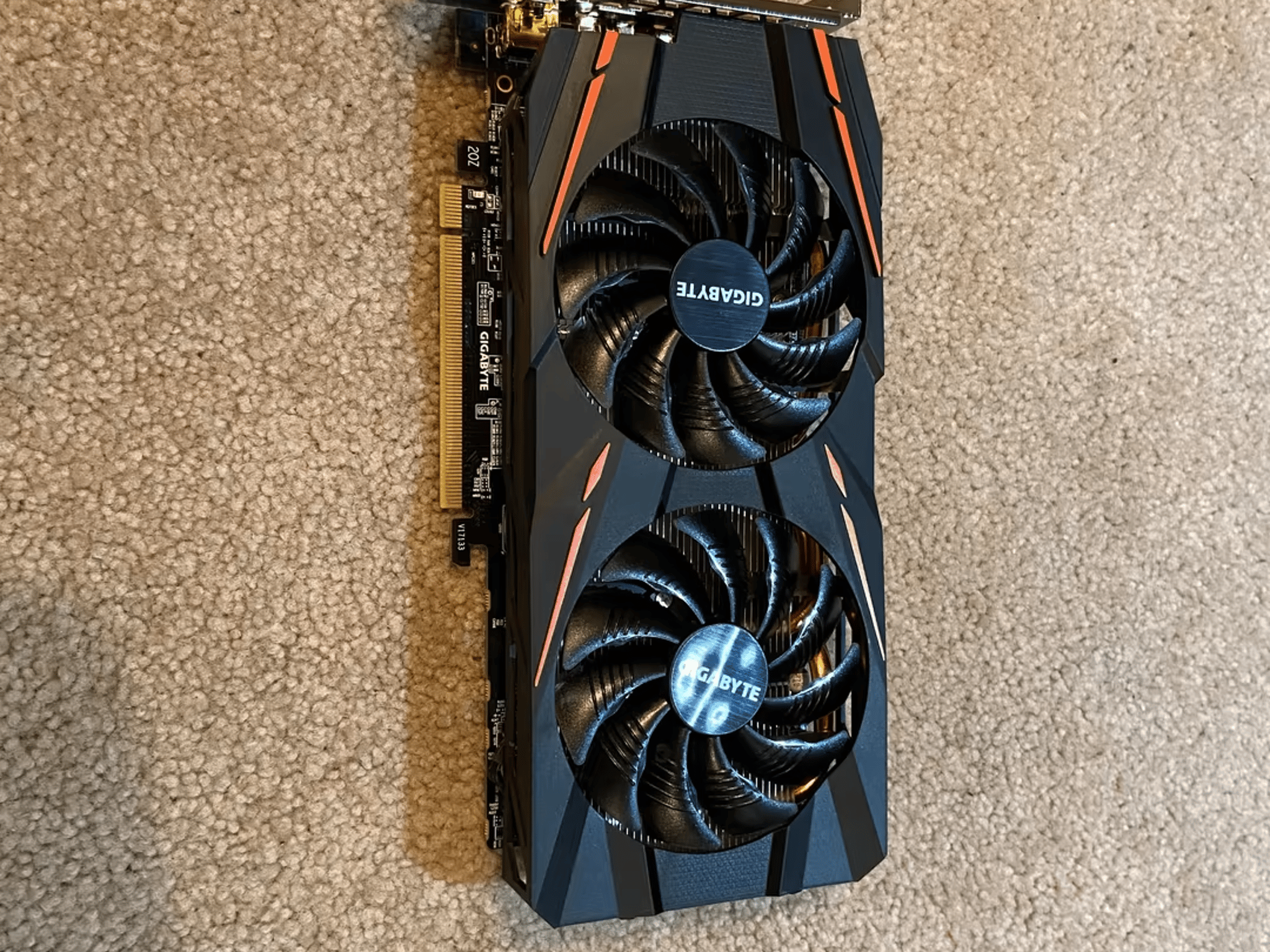 Gigabyte Radeon RX 570 8 GB - Clean and No Mining