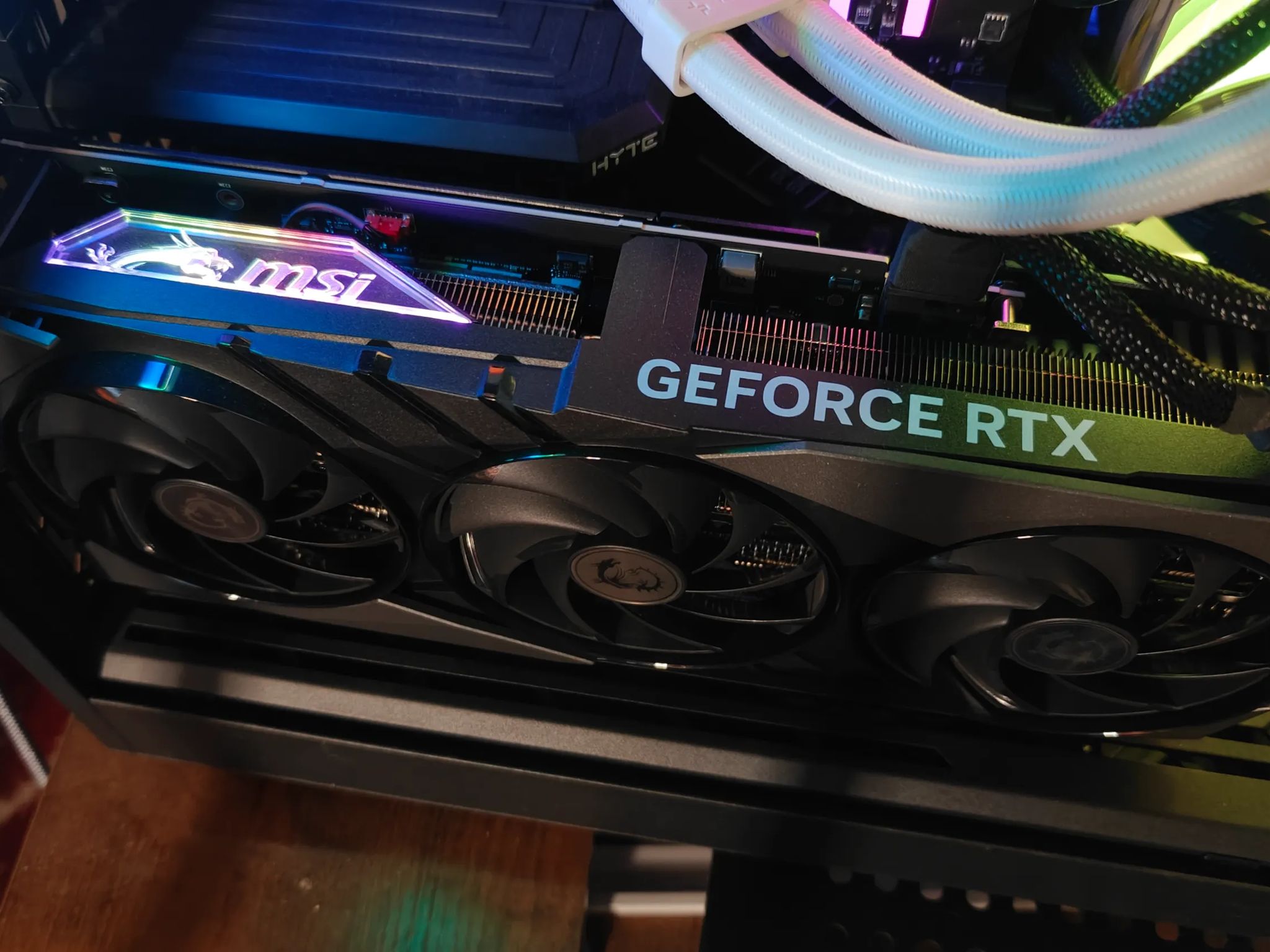 MSI - NVIDIA GeForce RTX 4090 GAMING SLIM 24G - 24GB DDR6X PCI Express 4.0