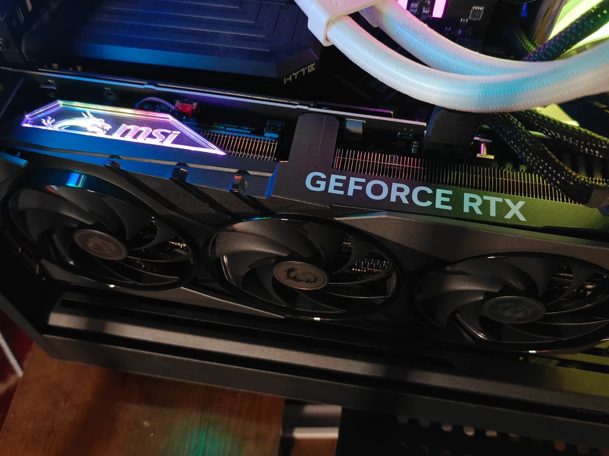 MSI - NVIDIA GeForce RTX 4090 GAMING SLIM 24G - 24GB DDR6X PCI Express 4.0