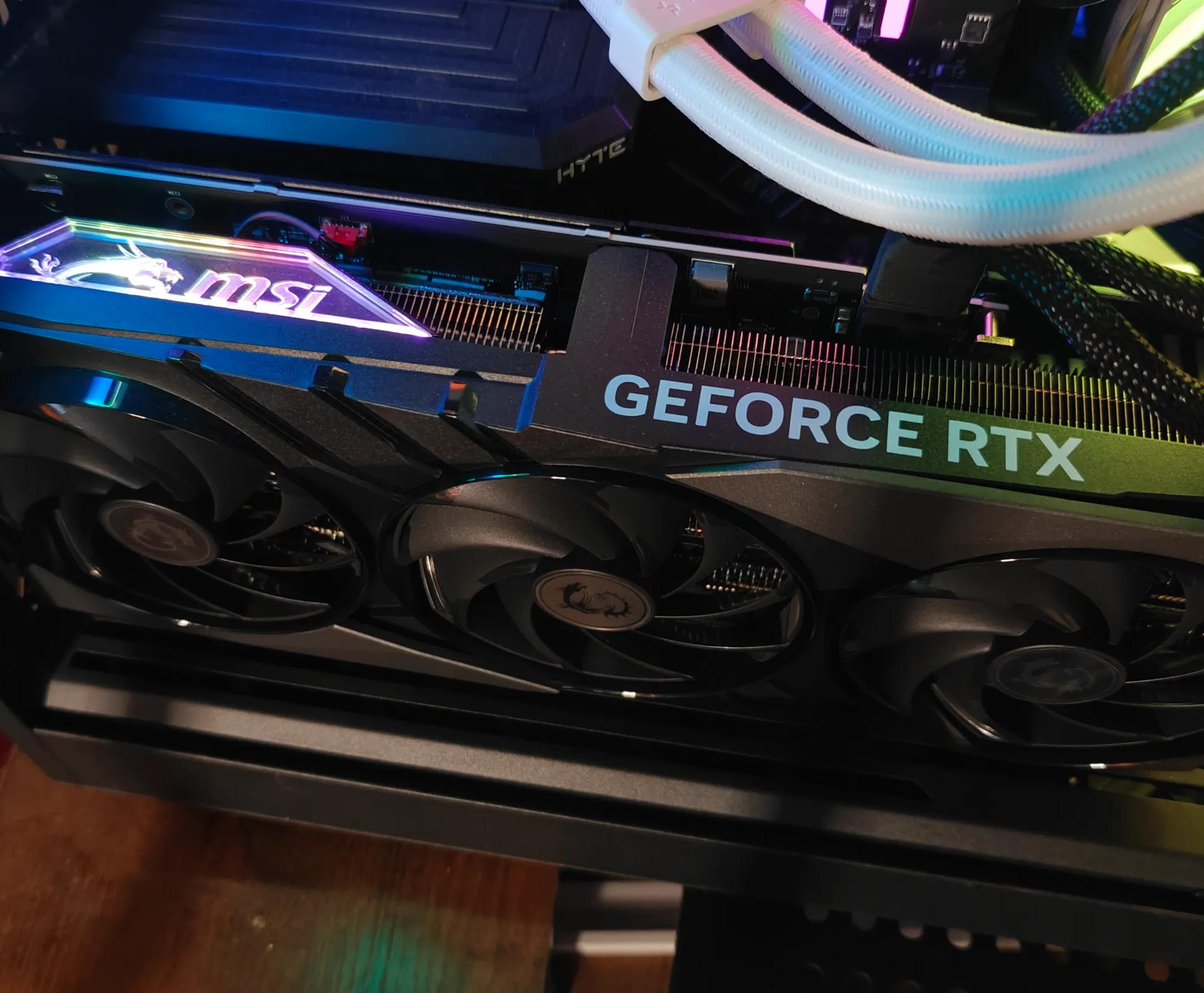 MSI - NVIDIA GeForce RTX 4090 GAMING SLIM 24G - 24GB DDR6X PCI Express 4.0