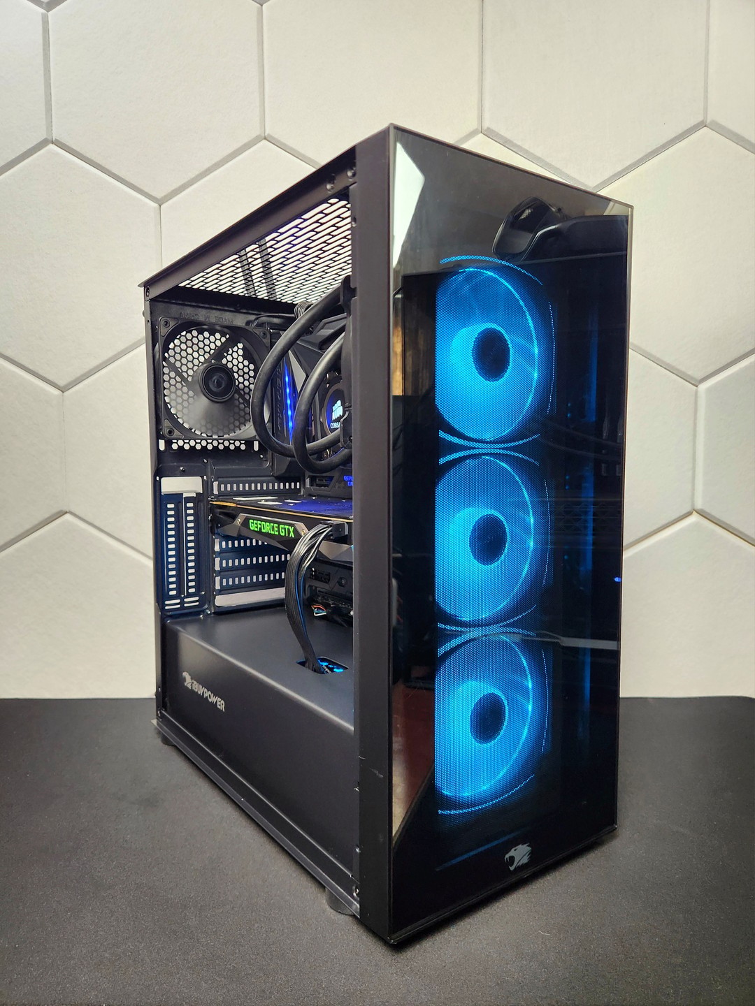 GTX 1080 | Intel I7-7700K | 16GB DDR4 | 512GB SSD | Windows 11