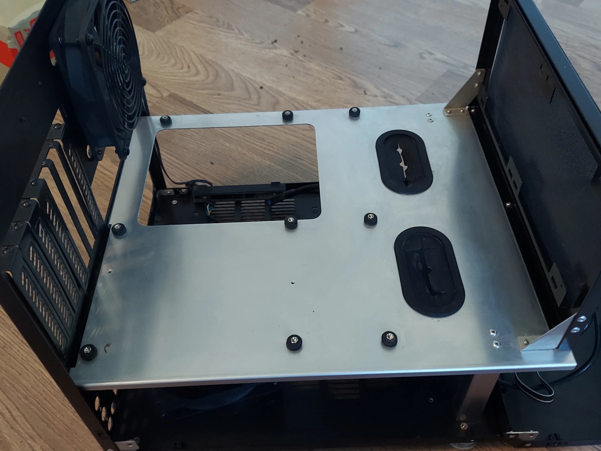 LIAN LI PC-V33