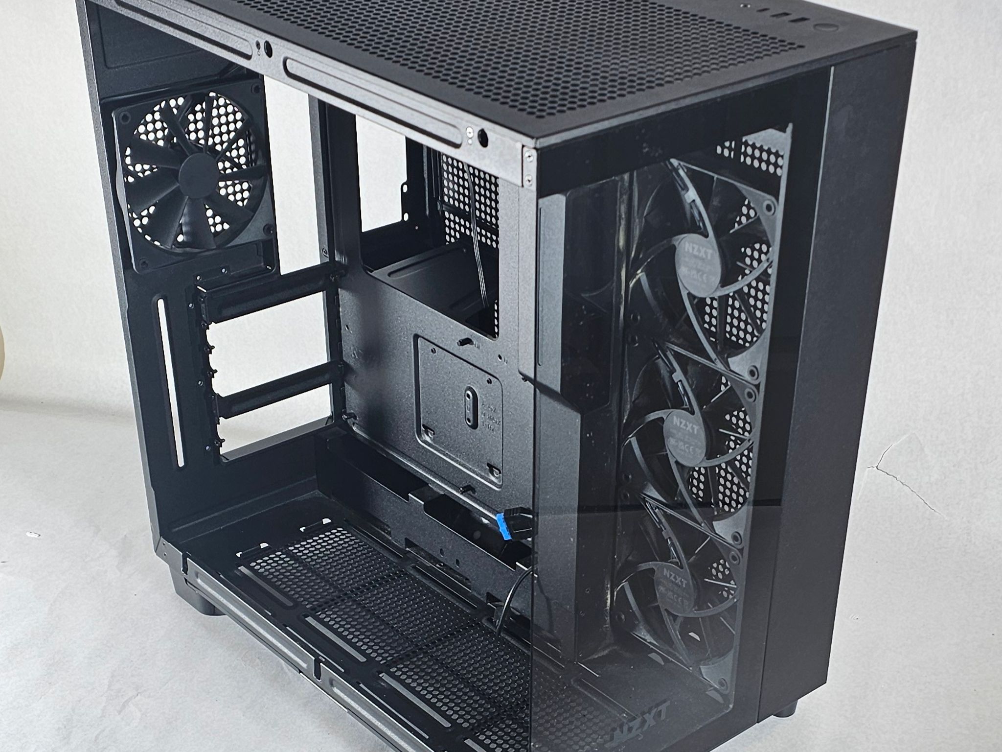 Black NZXT PC Case with Tempered Glass w/ 4 Fans