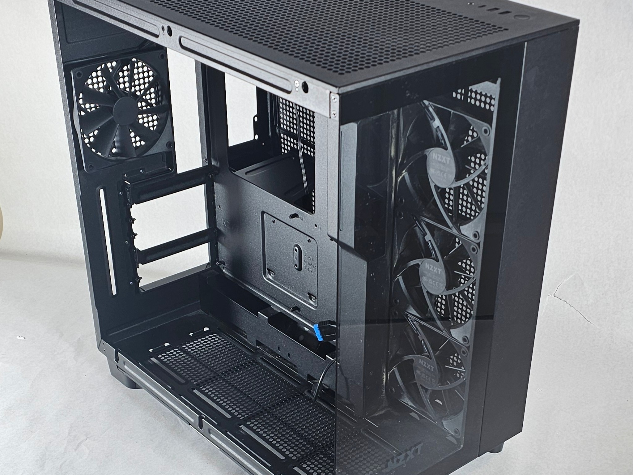 Black NZXT PC Case with Tempered Glass w/ 4 Fans
