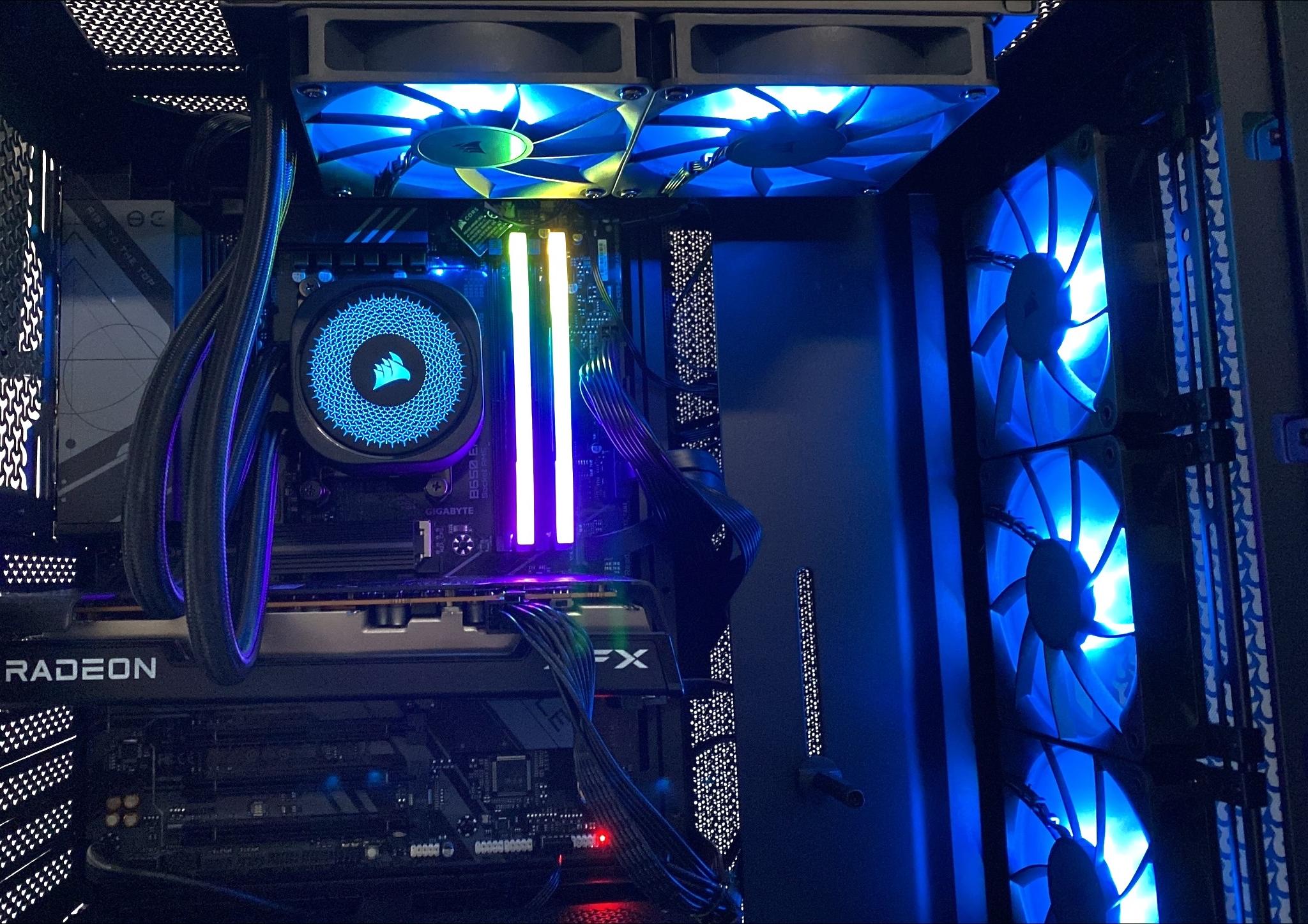 UTAR Custom Gaming PC - Ryzen 7 9700X/Radeon RX 7600