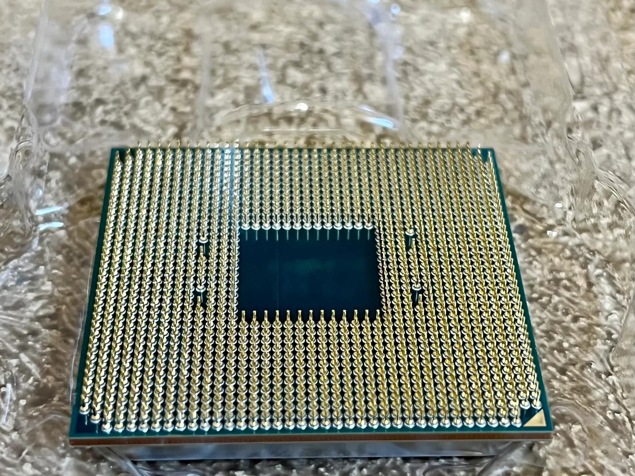 AMD Ryzen 5 3600 6-Core, 12-Thread CPU with Wraith Stealth Cooler