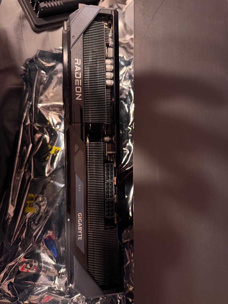 GIGABYTE RX 9070 XT GAMING OC 16G