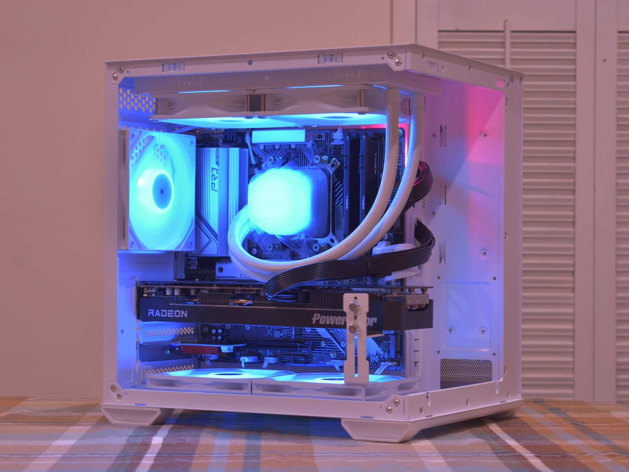 🚀Performance Gamer🚀 Ryzen 5 9600X | AMD RX 9070 16GB | 32GB DDR5 | 2TB nVME SSD | White RGB+Wifi