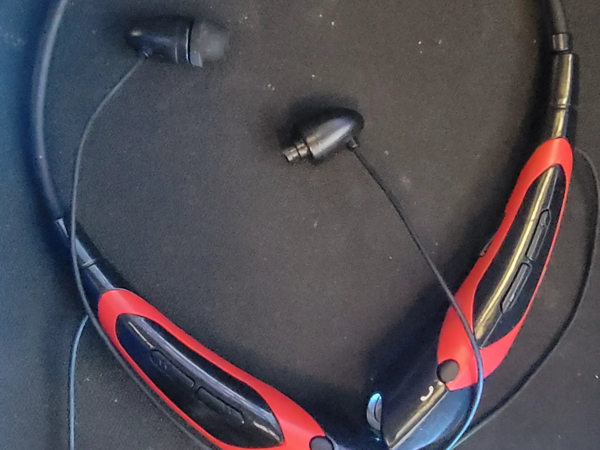 Headphones EDMs 👂 EarBuds Wireless Red