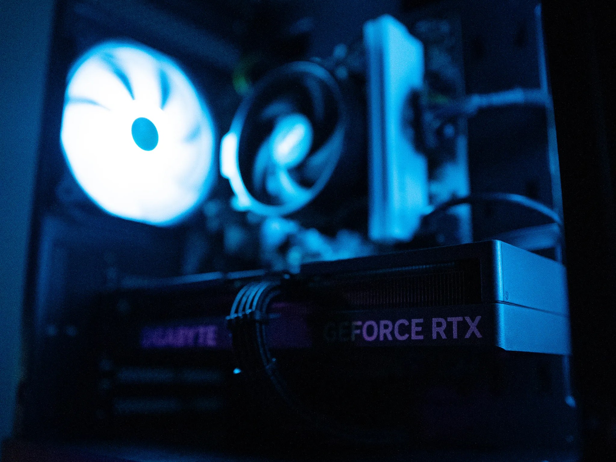 ⛈️❄️ | GIGABYTE RTX 4060 Ti | RYZEN 7 5700X | 32GB DDR4 RAM | 2TB NVME SSD | Arctic Snow 2.0