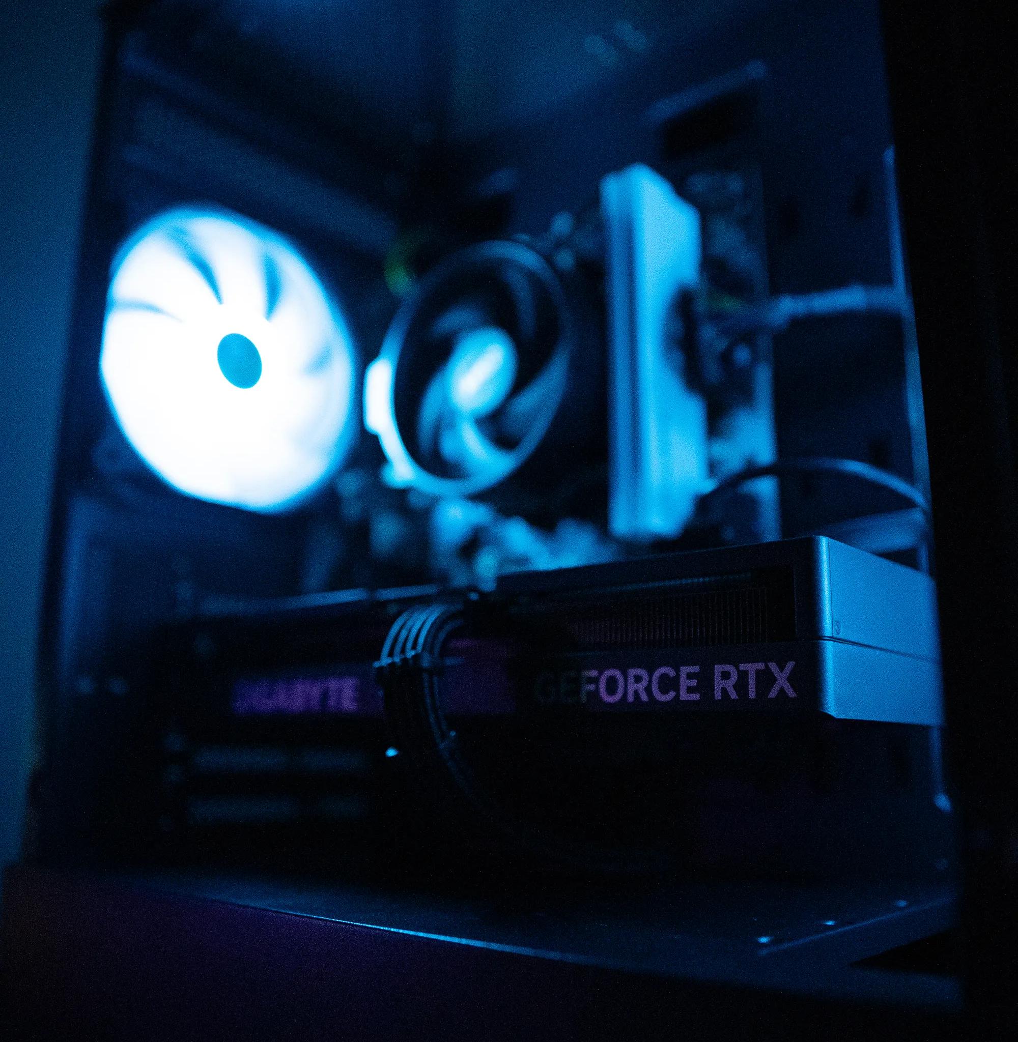 ⛈️❄️ | GIGABYTE RTX 4060 Ti | RYZEN 7 5700X | 32GB DDR4 RAM | 2TB NVME SSD | Arctic Snow 2.0
