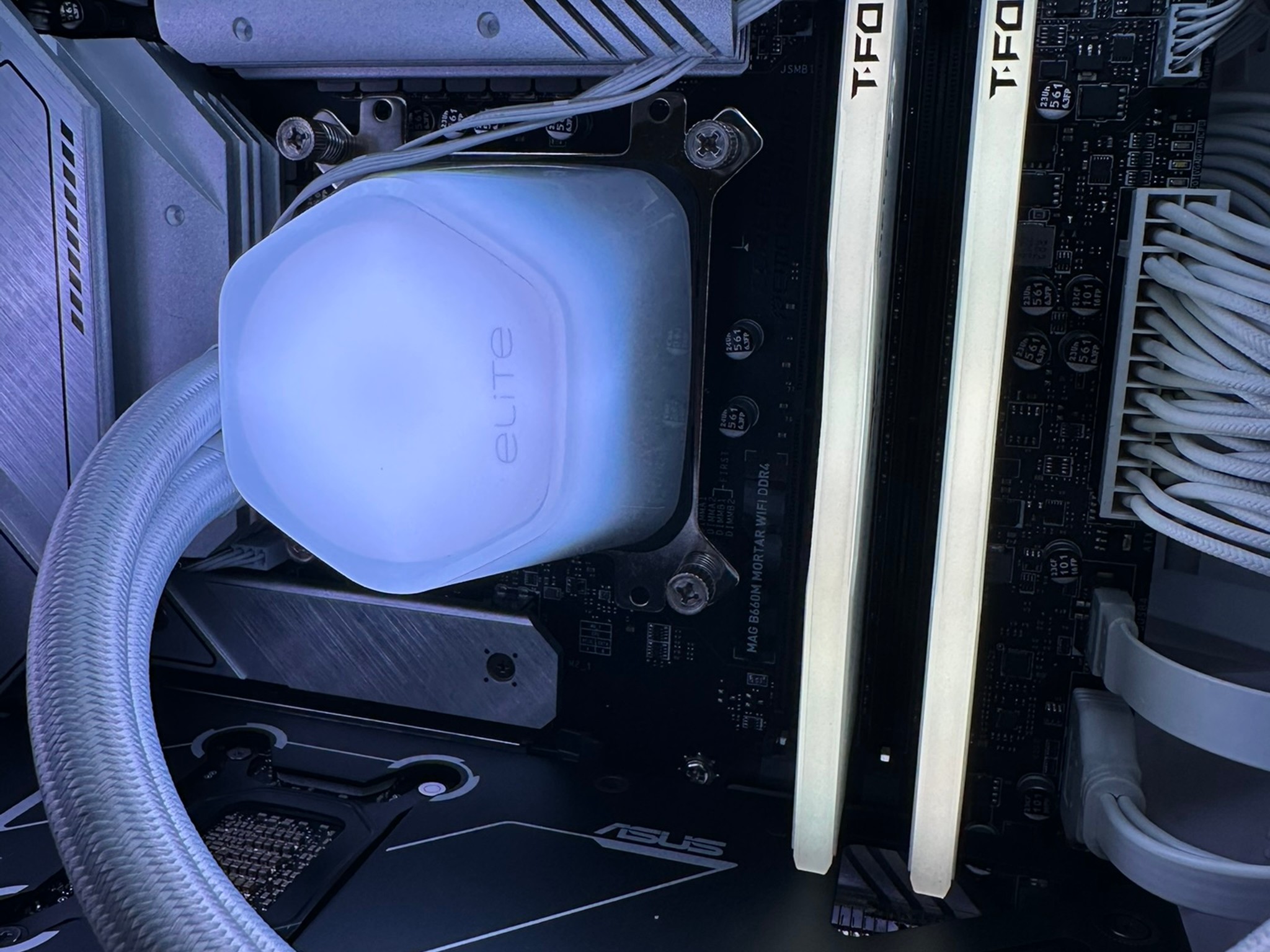 *White Build* i7-13700K / RTX 5070 / 1TB NVME / 32GB RAM