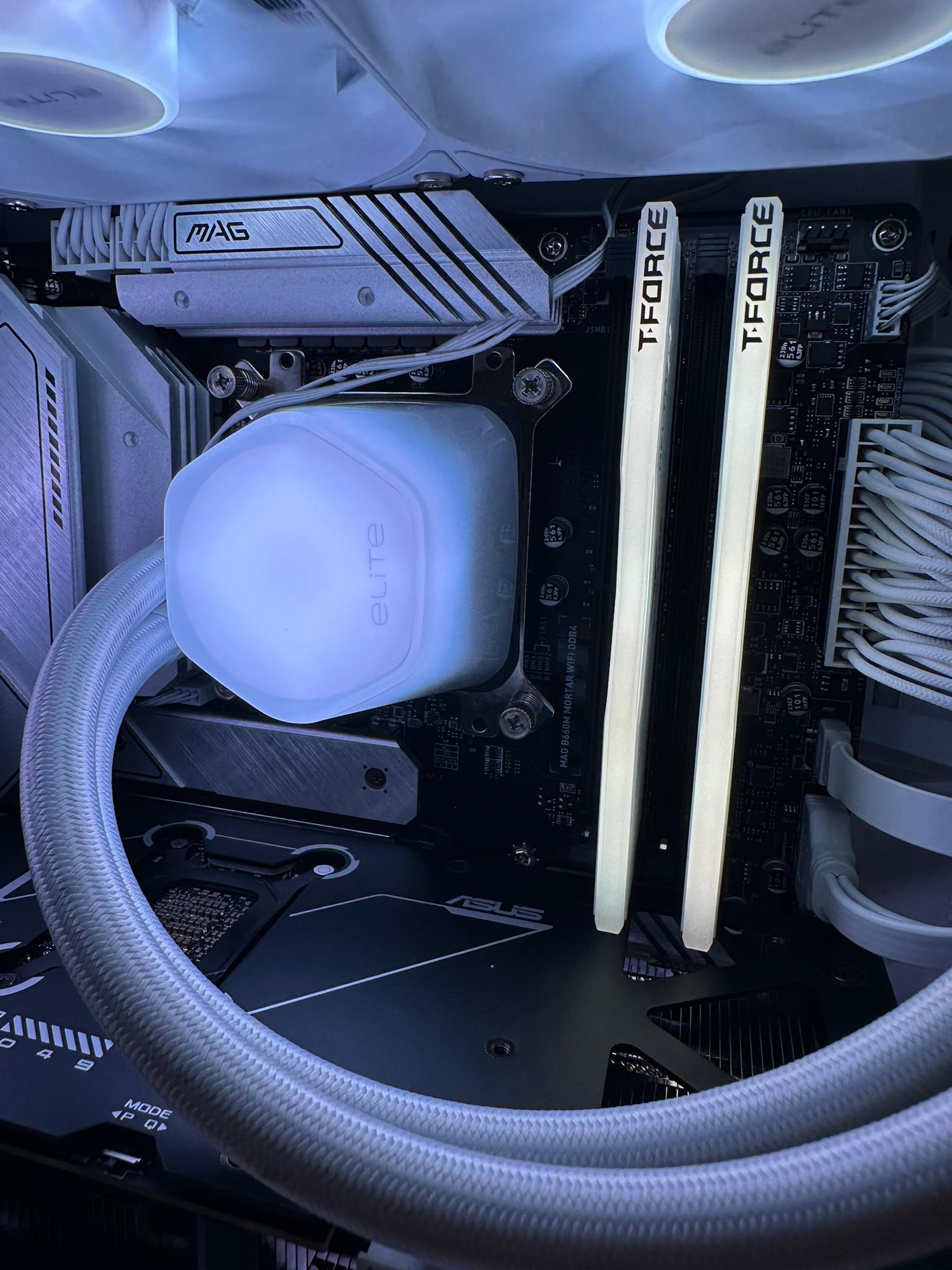 *White Build* i7-13700K / RTX 5070 / 1TB NVME / 32GB RAM