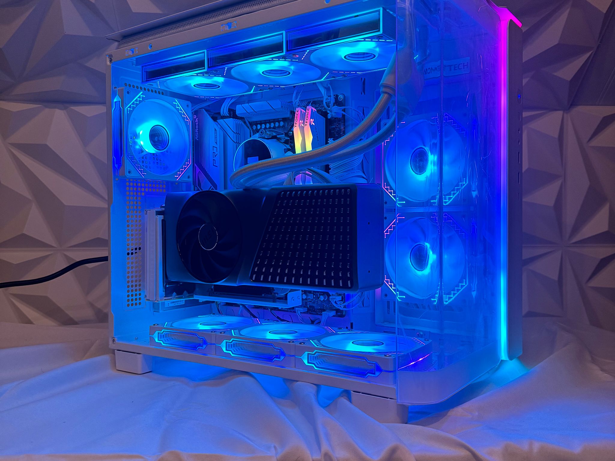 "Golden Bunny" Ryzen 7 7800x3d, 4080 super, 64gb ddr5, 2tb nvme showpiece pc