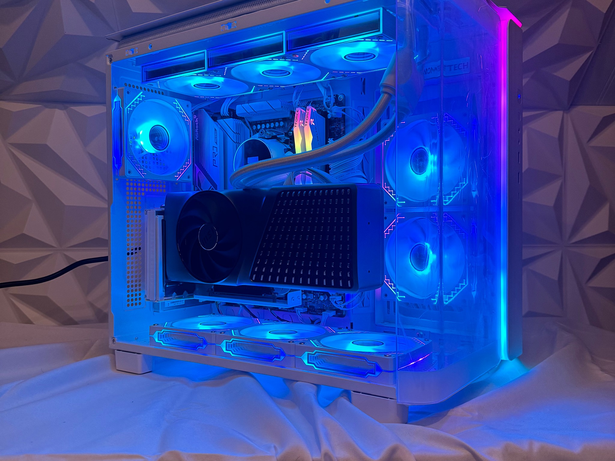 "Golden Bunny" Ryzen 7 7800x3d, 4080 super, 64gb ddr5, 2tb nvme showpiece pc
