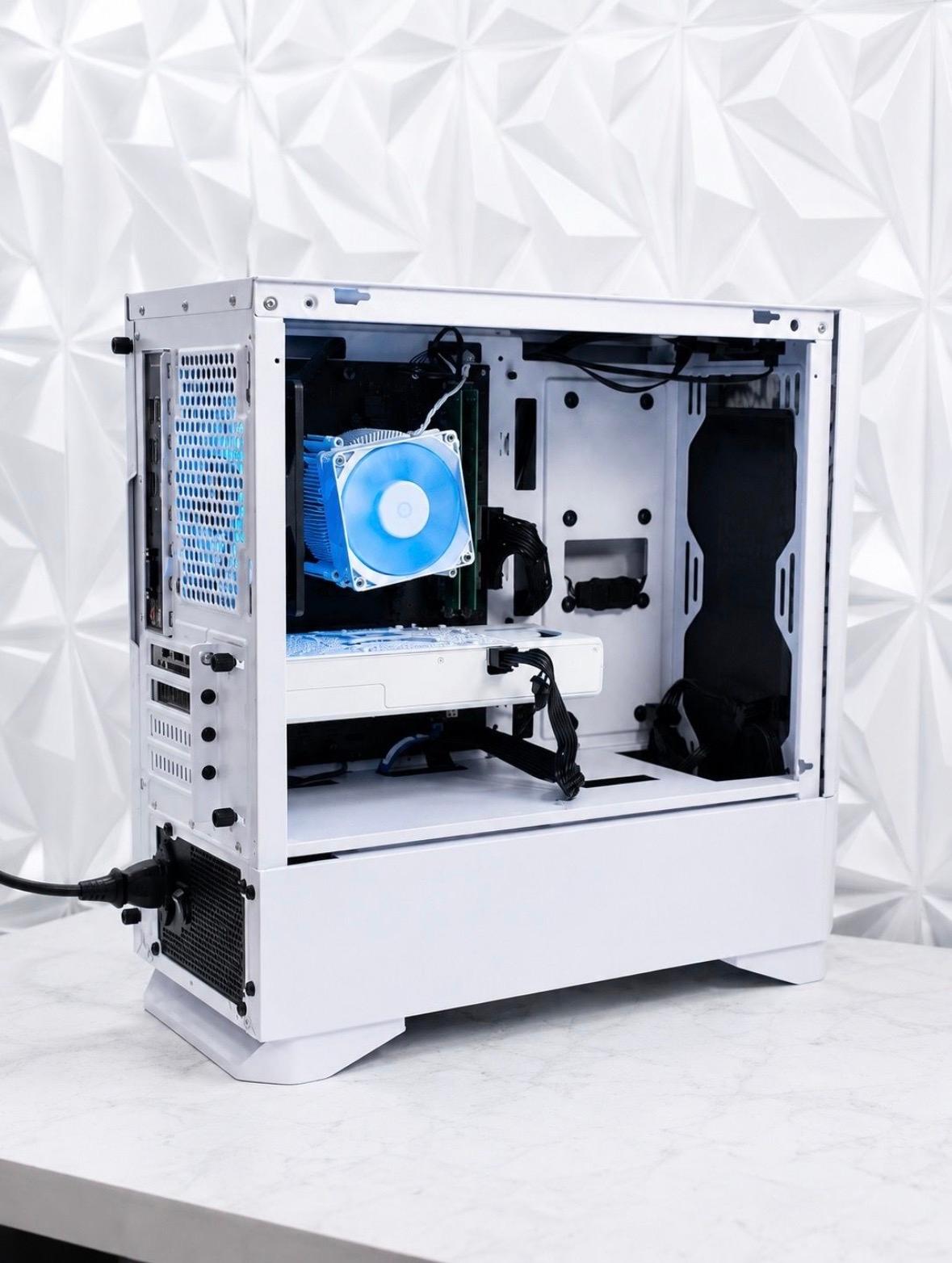 Custom White Gaming PC Build RX 570