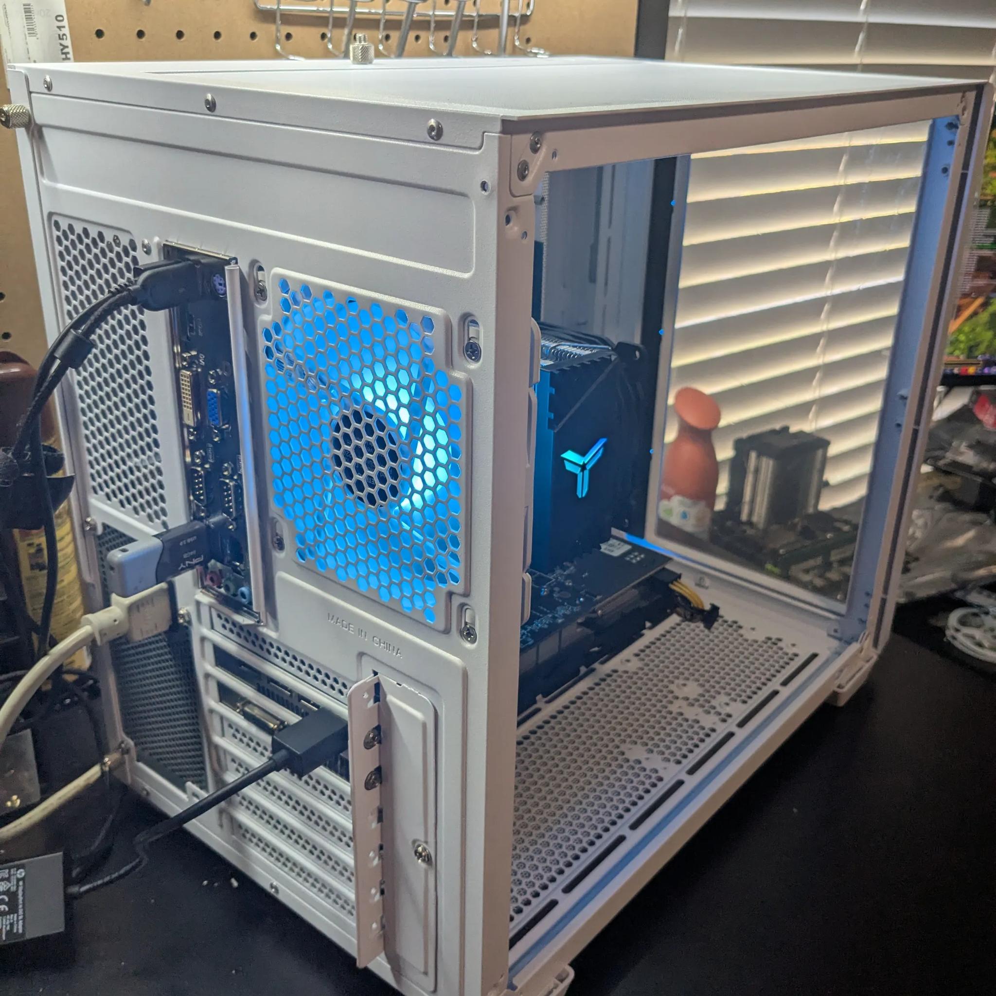 100 FPS Fortnite | 180 Day Warranty | i5-4590 , 16GB RAM, 480GB SSD, RX 470 8GB, RGB, Wifi, Win10