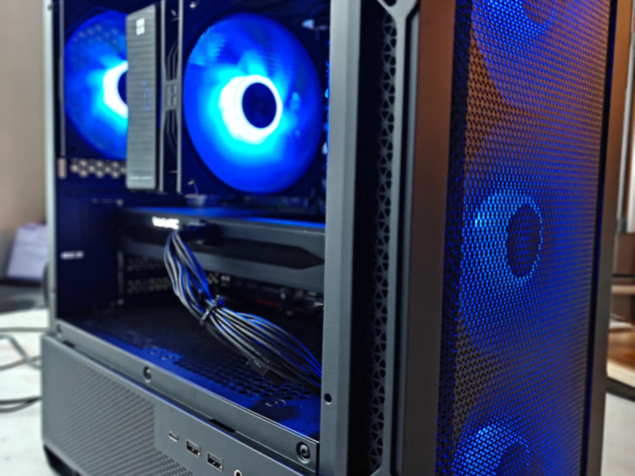 1440P - Arc B580 - Intel Core i5 14600KF - 32GB DDR4 - ARGB - Micro ATX - 1TB SSD