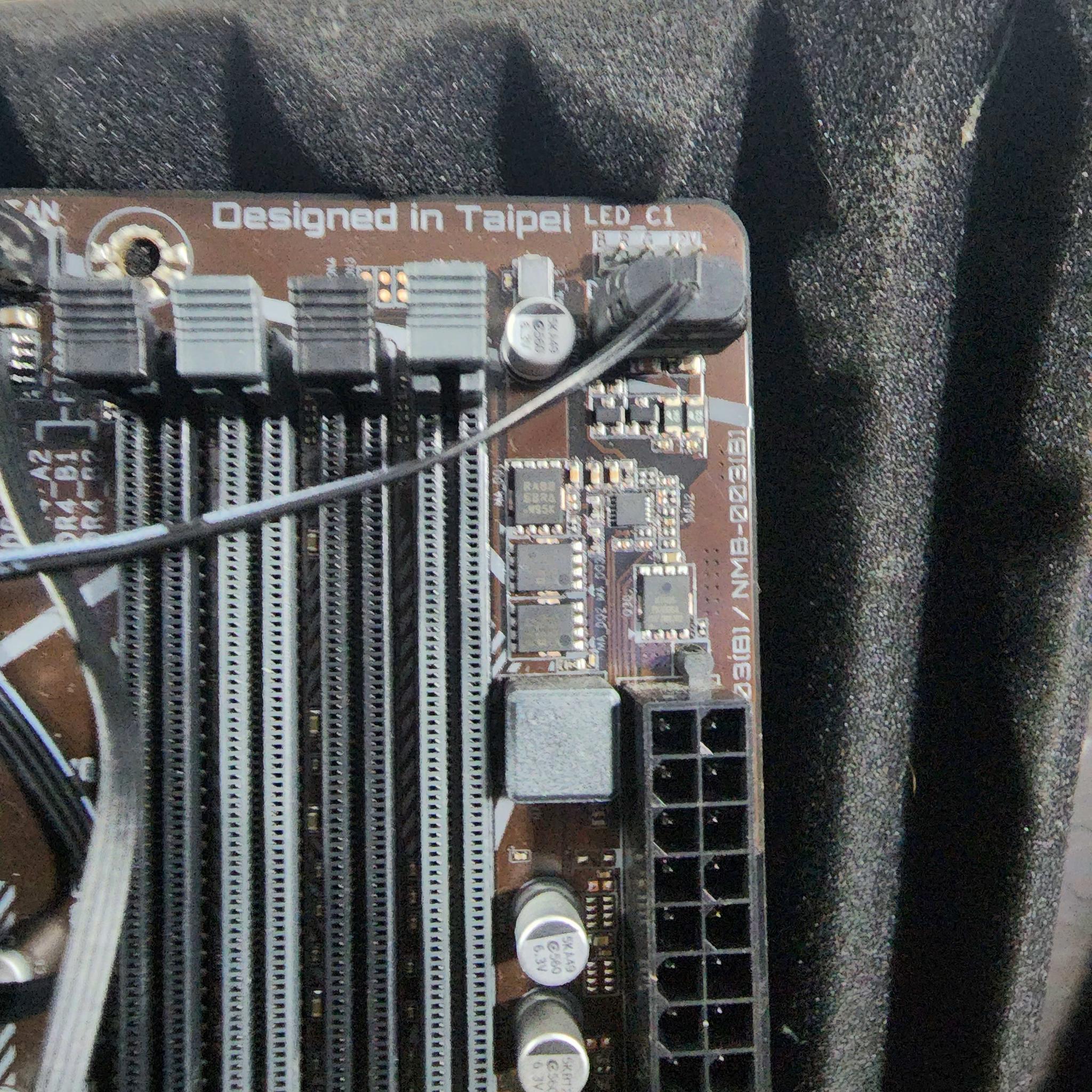 GIGABYTE B560 DS3H AC + i5 10400F + ARGB Cooler combo 