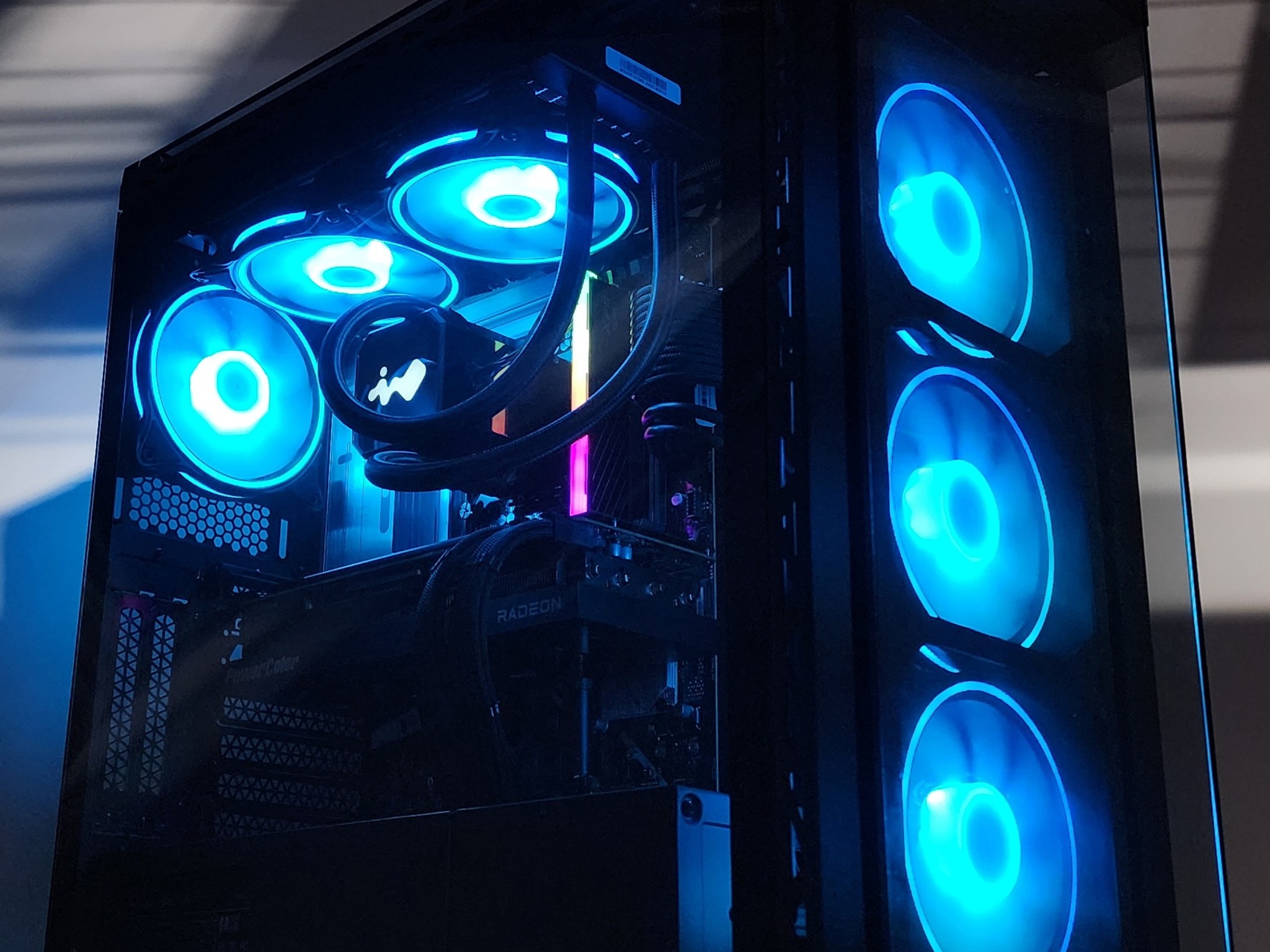 Gaming PC Ultra 5 250KF 16GB RAM 2TB SSD RX 7800 XT 16GB Windows 11 Computer