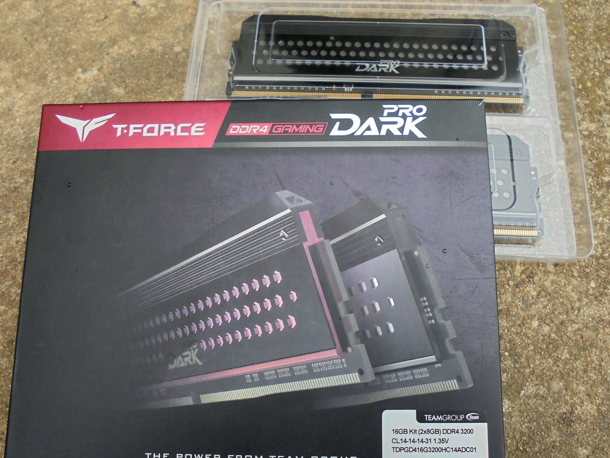 Team Group T-Force Dark Pro Gaming 16GB (2x8GB) DDR4 3200 CL14