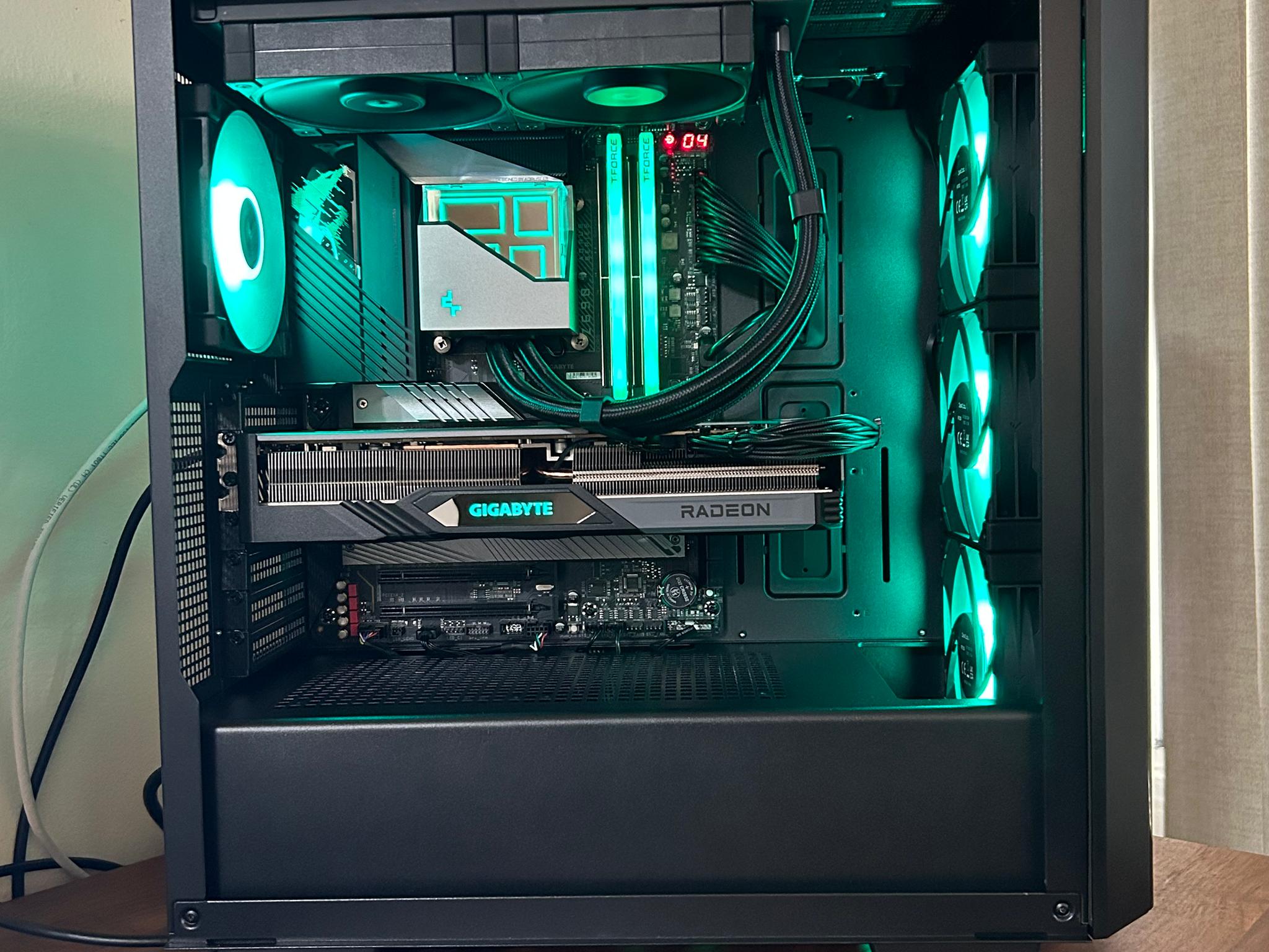 RX 7800XT 16GB | Intel i7 12700KF | 32GB DDR5 | The Digital Hero V2