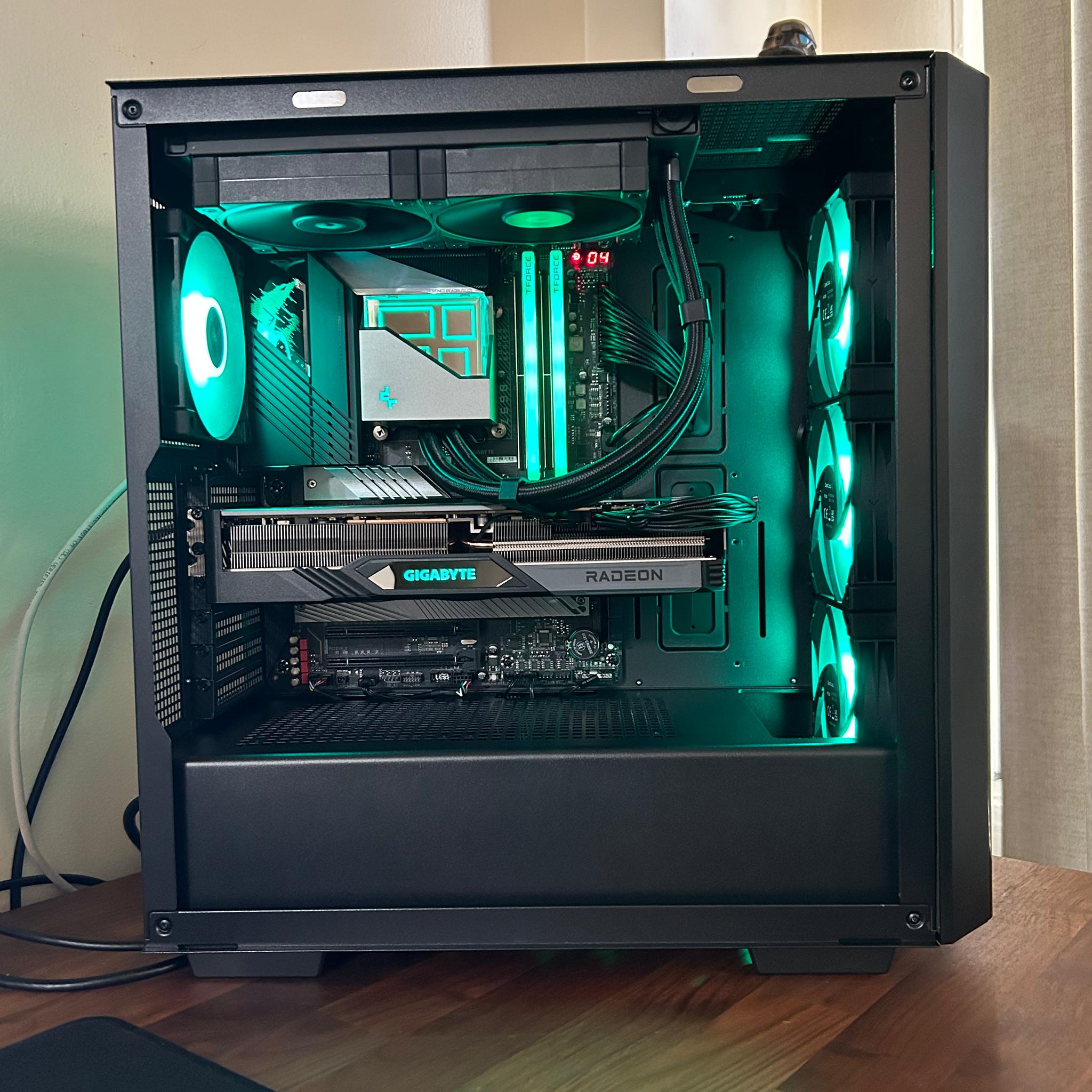RX 7800XT 16GB | Intel i7 12700KF | 32GB DDR5 | The Digital Hero V2