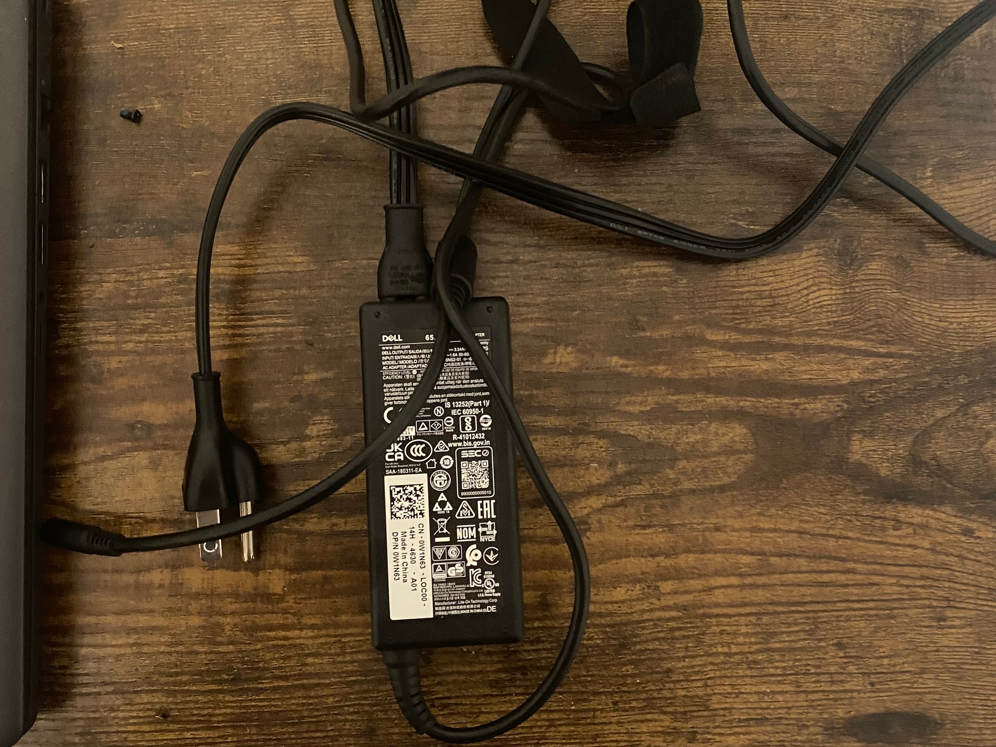 DELL Latitude 3510 i5 10th gen 8 Gb ram with charger